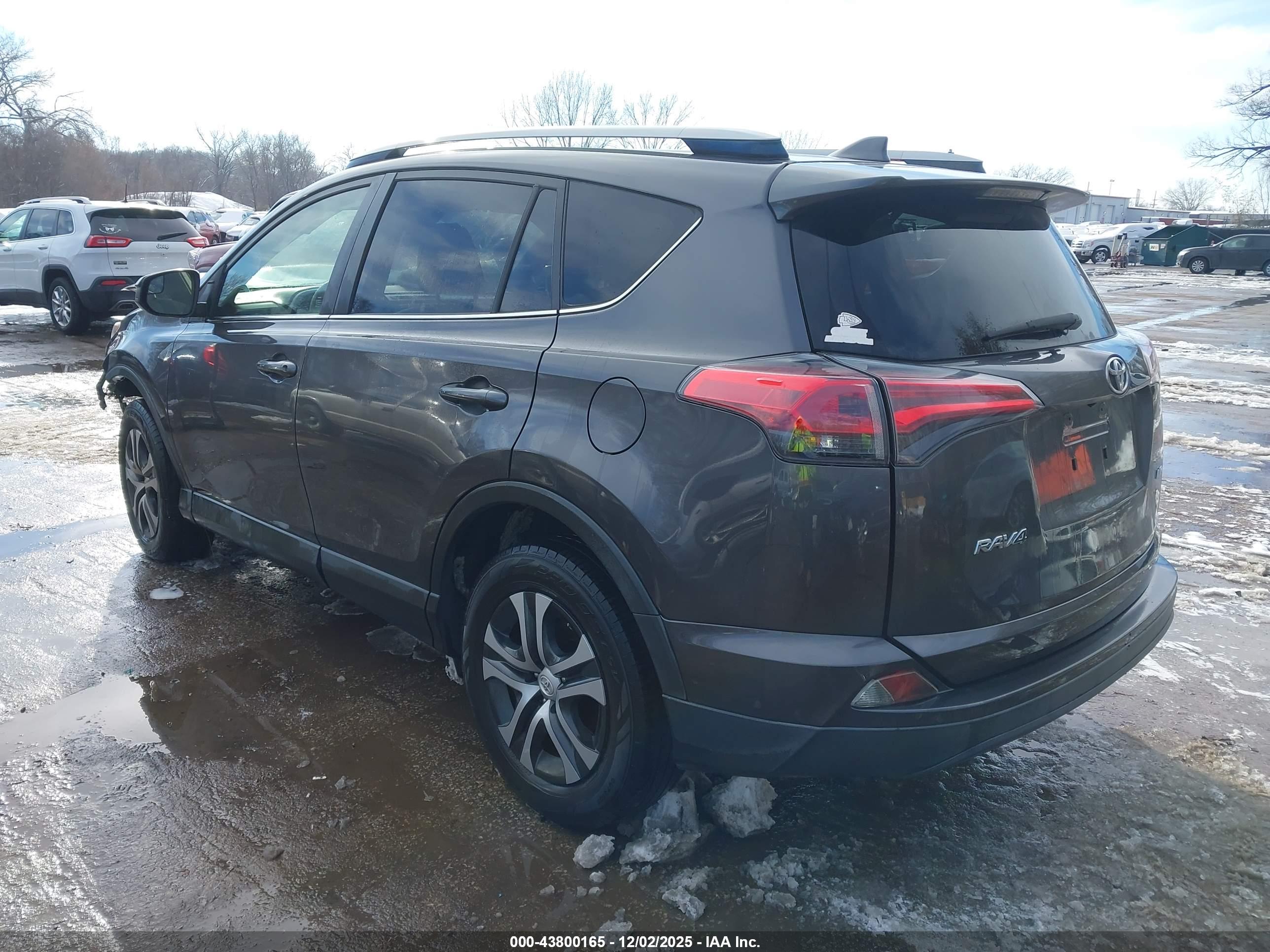 TOYOTA RAV4 image 3