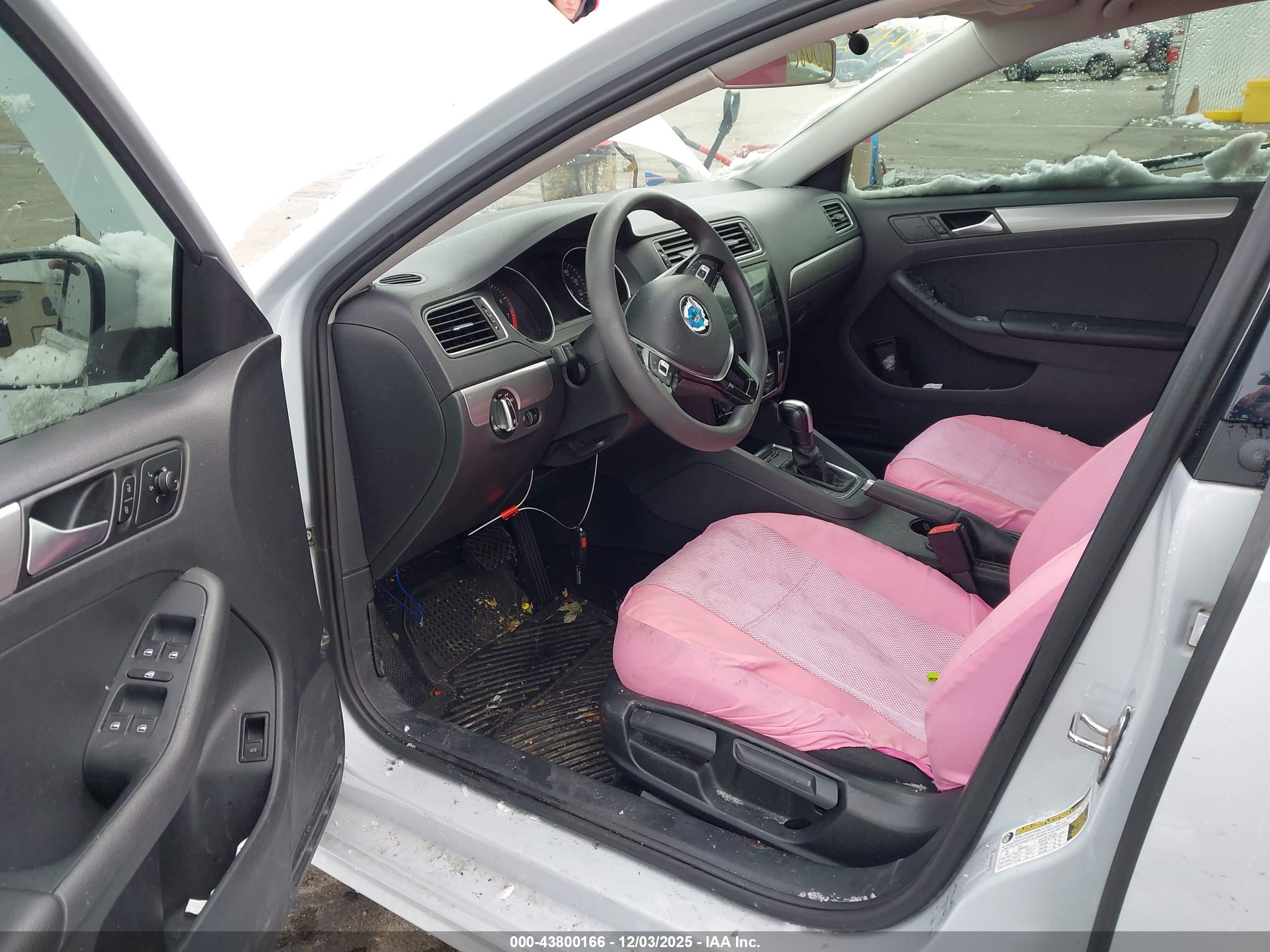VOLKSWAGEN JETTA image 5