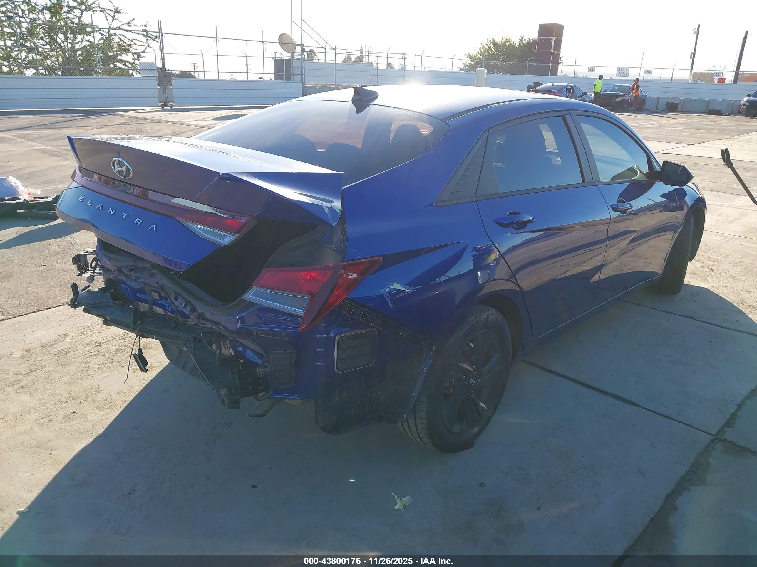 HYUNDAI ELANTRA image 4