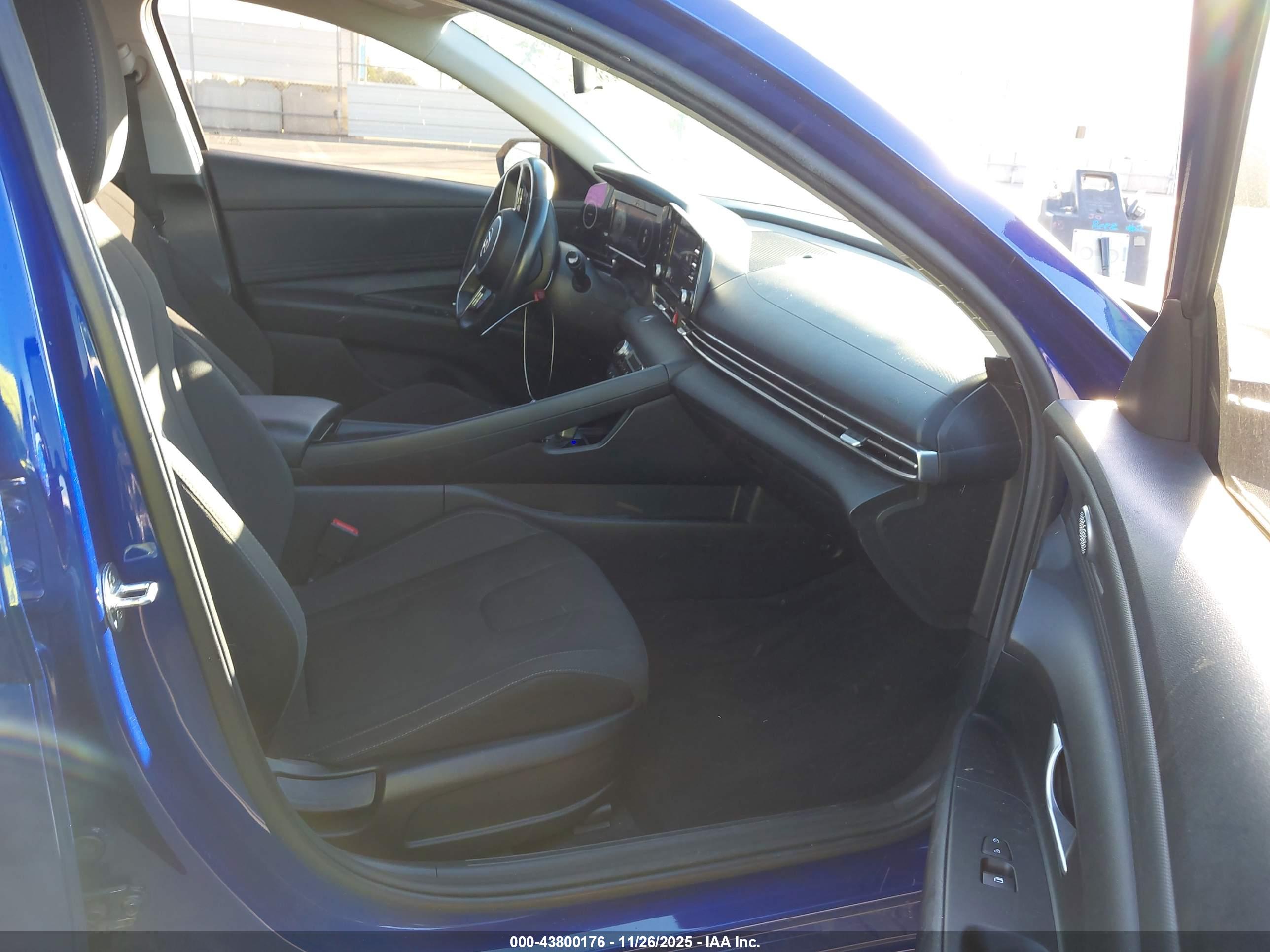 HYUNDAI ELANTRA image 5