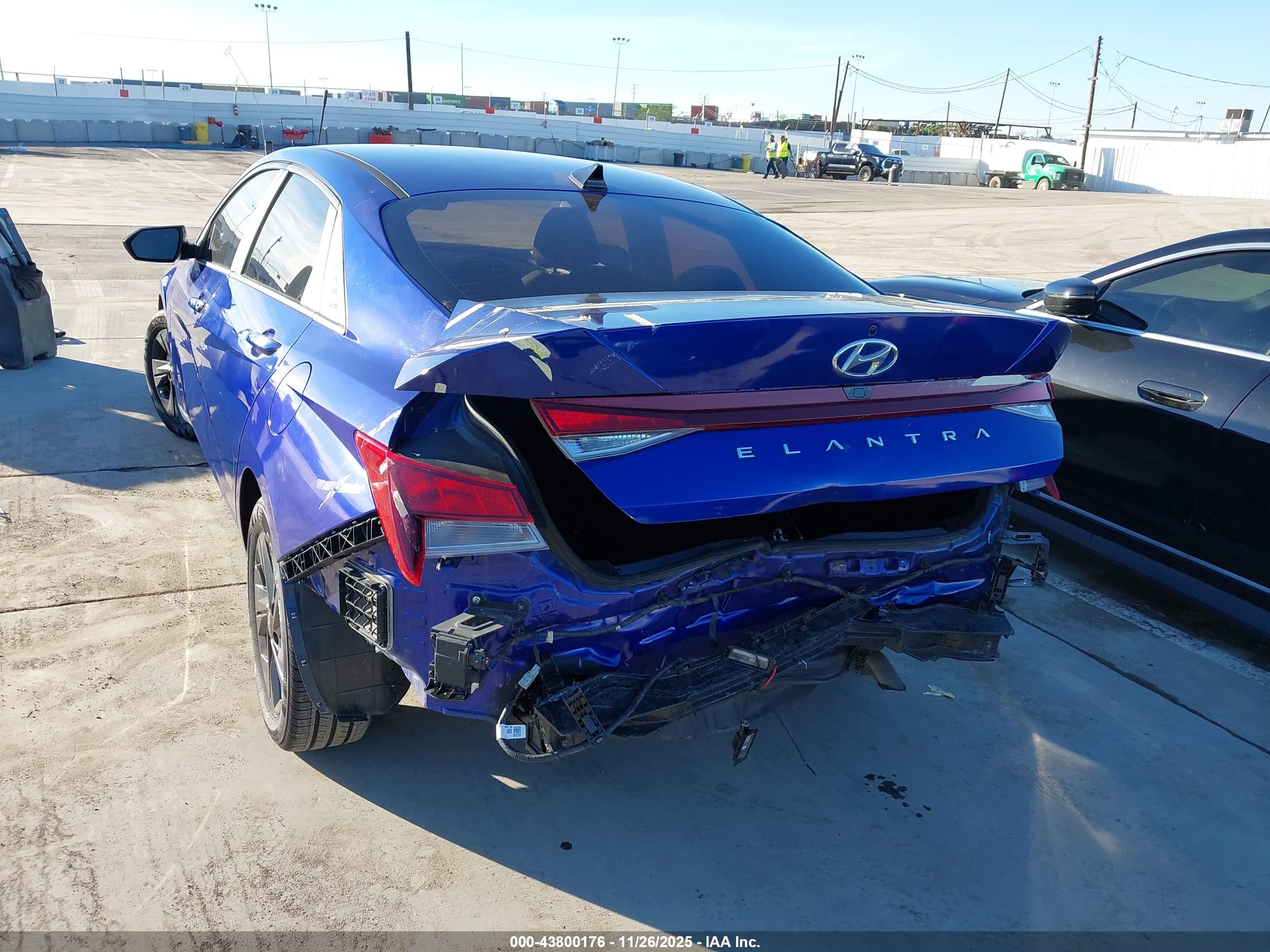 HYUNDAI ELANTRA image 6