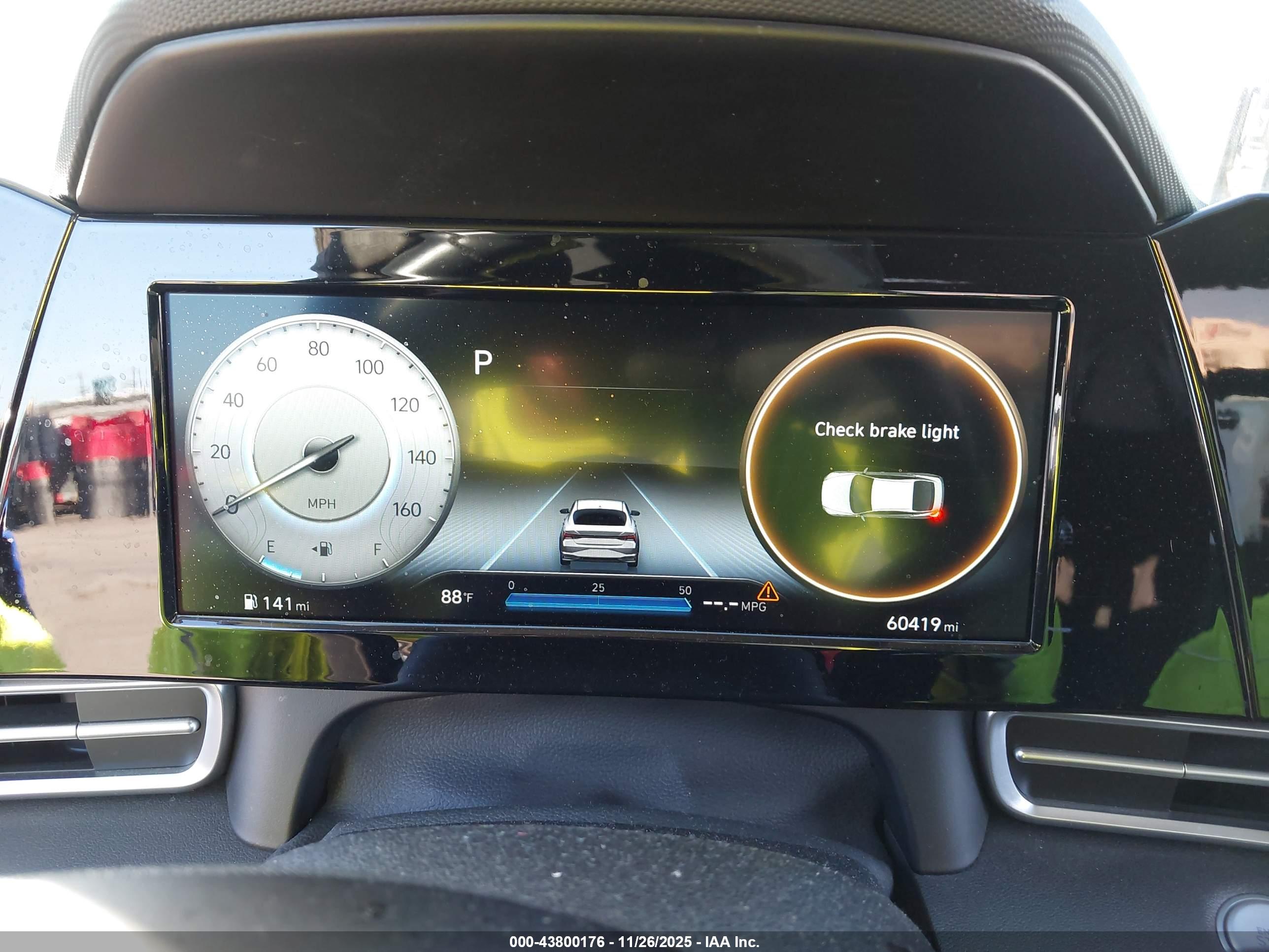 HYUNDAI ELANTRA image 7