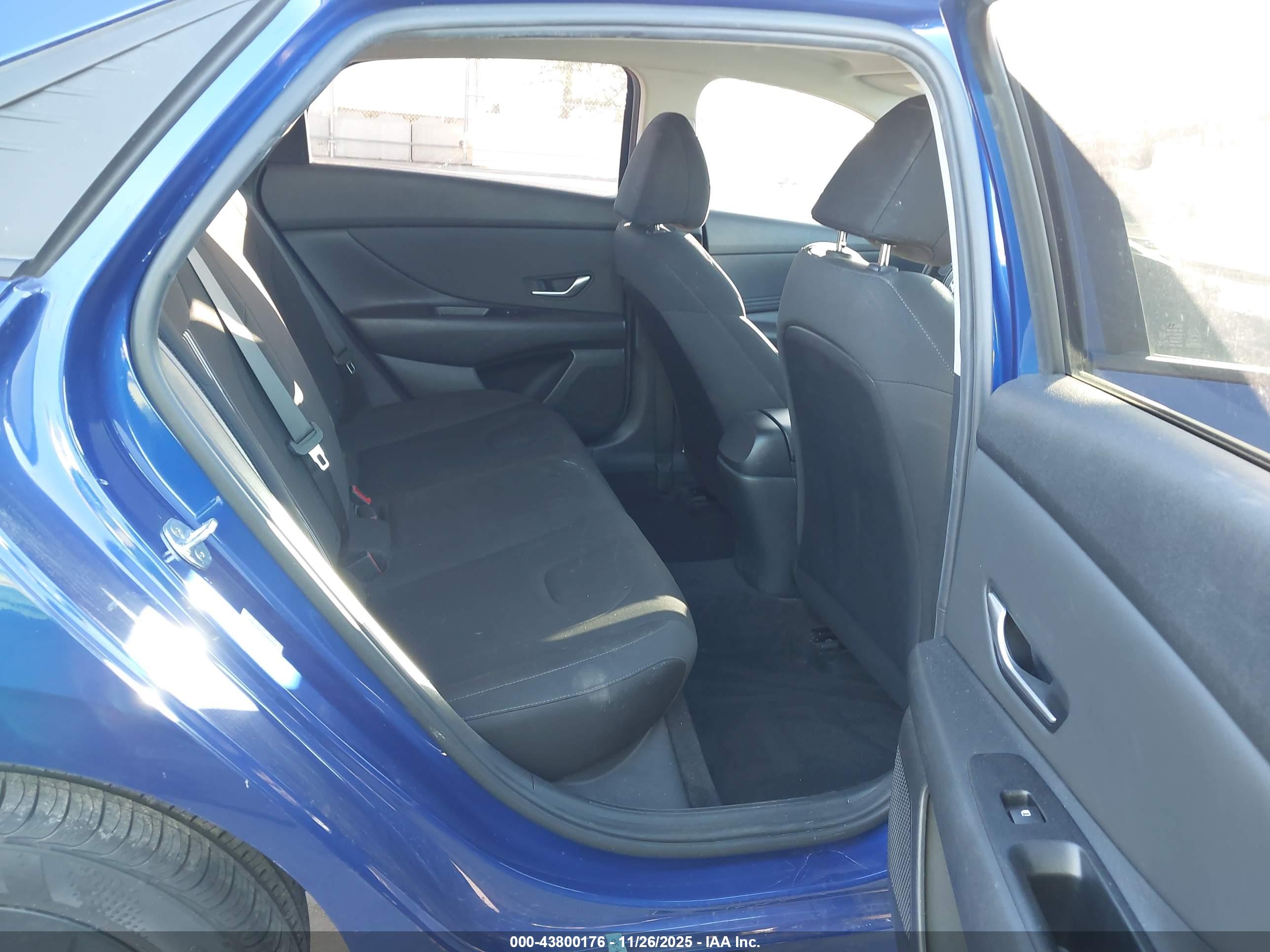 HYUNDAI ELANTRA image 8