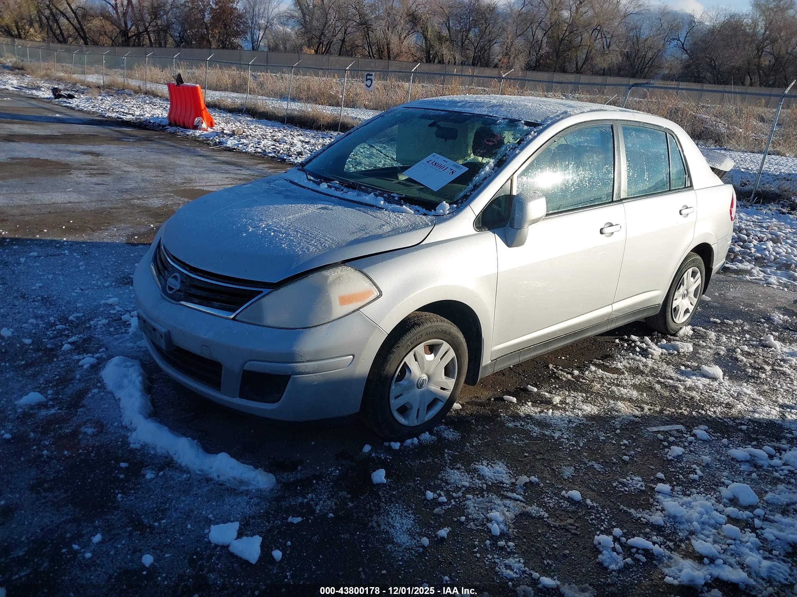 NISSAN VERSA image 2