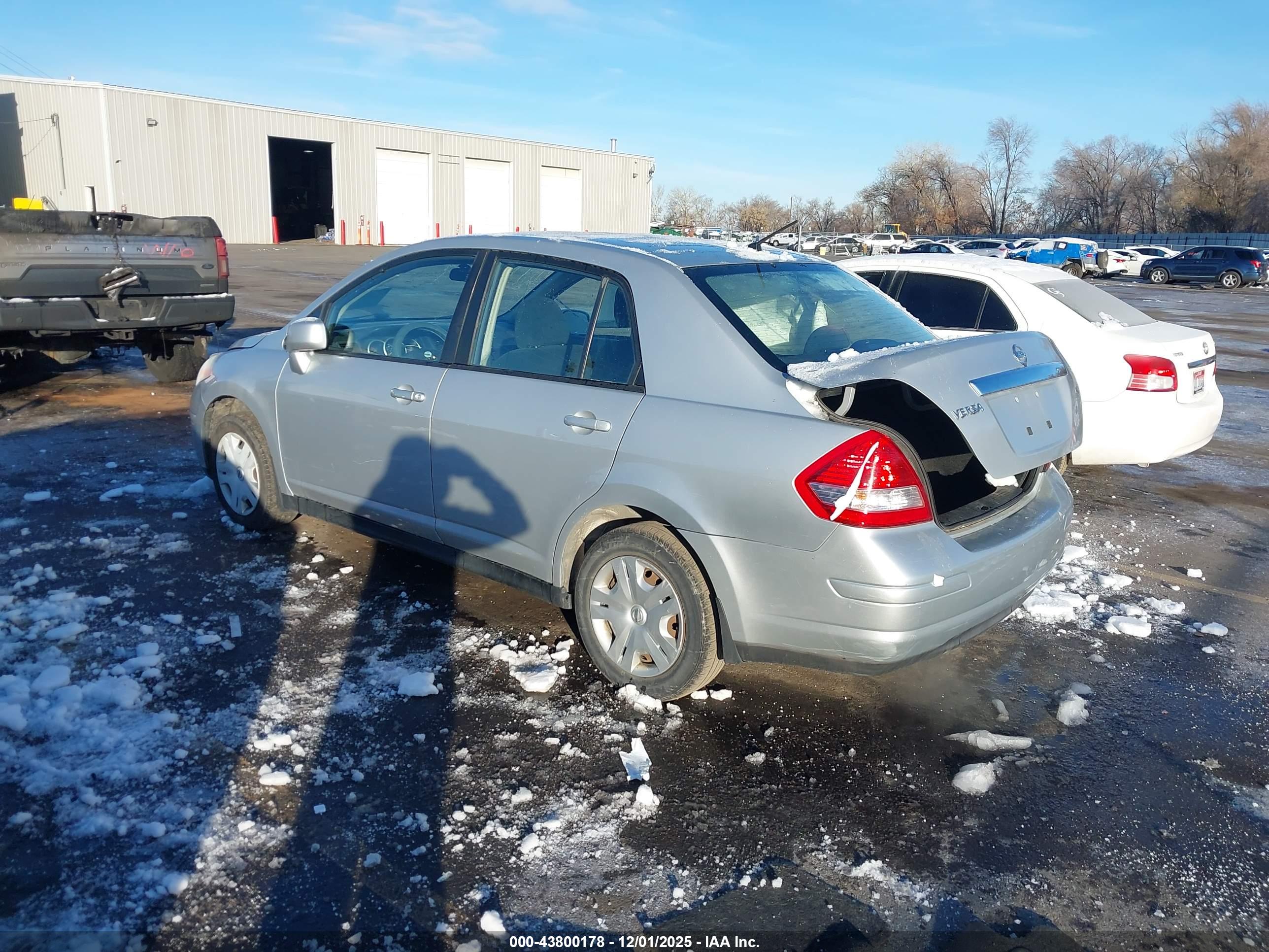 NISSAN VERSA image 3