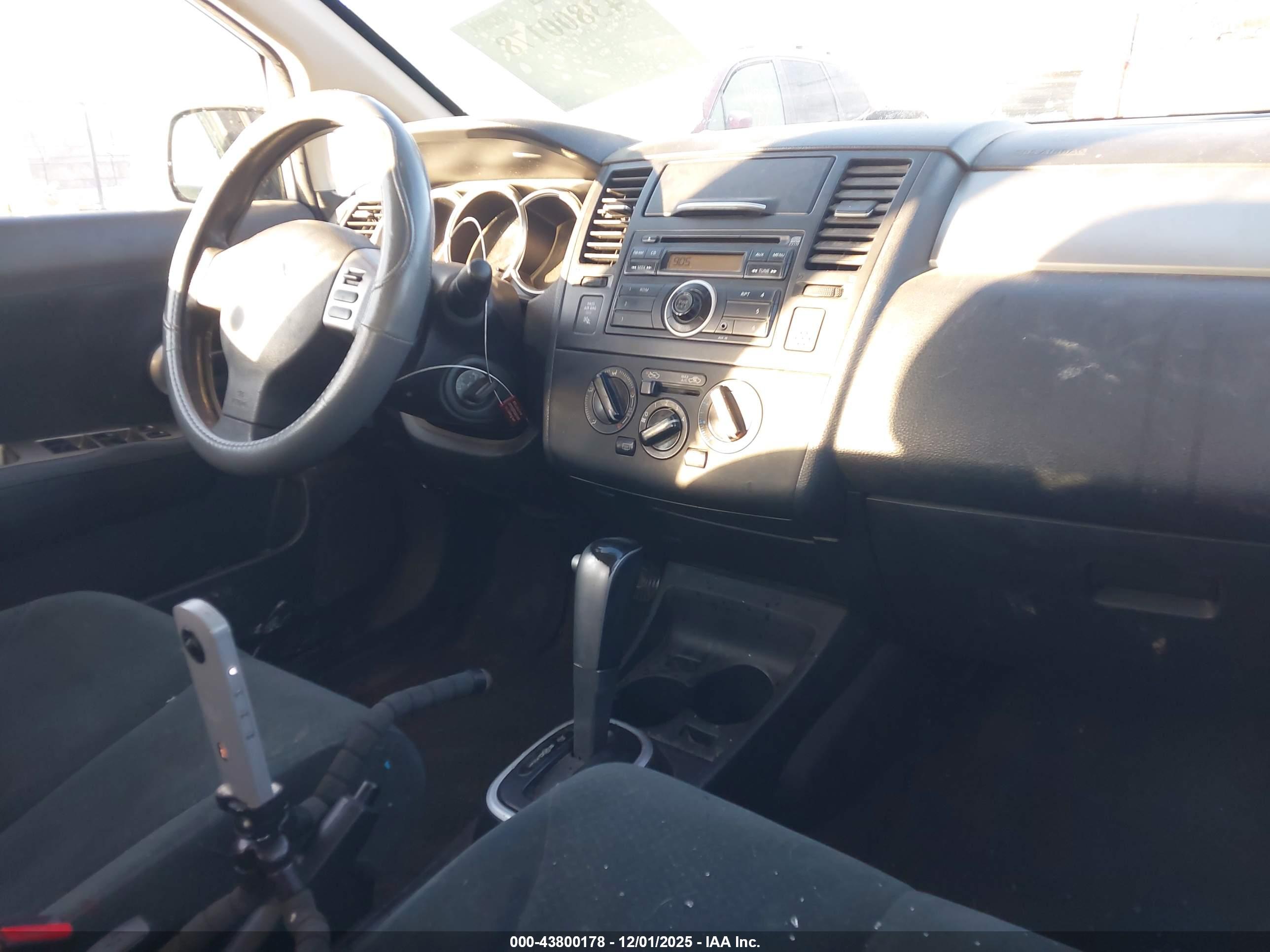 NISSAN VERSA image 5
