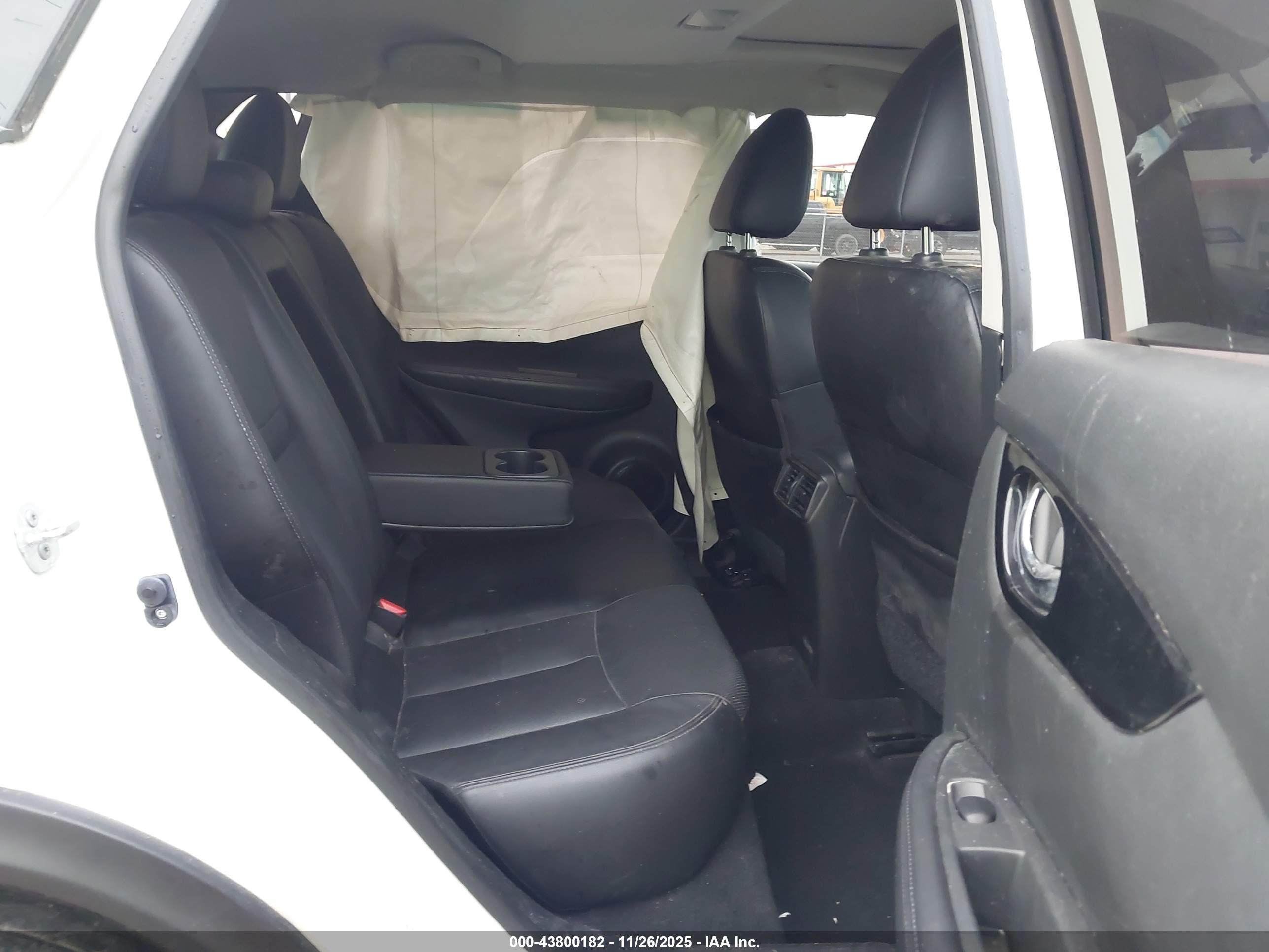 NISSAN ROGUE image 8