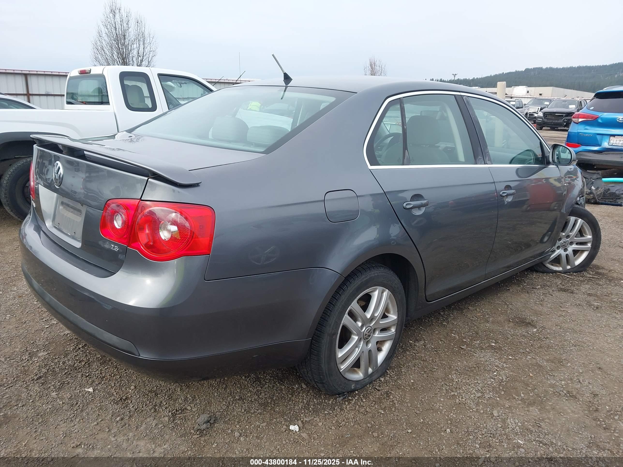 VOLKSWAGEN JETTA image 4