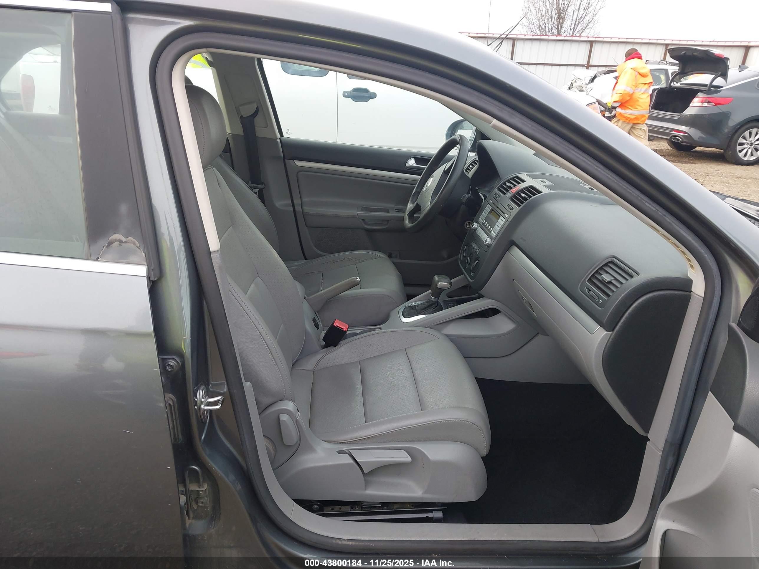 VOLKSWAGEN JETTA image 5