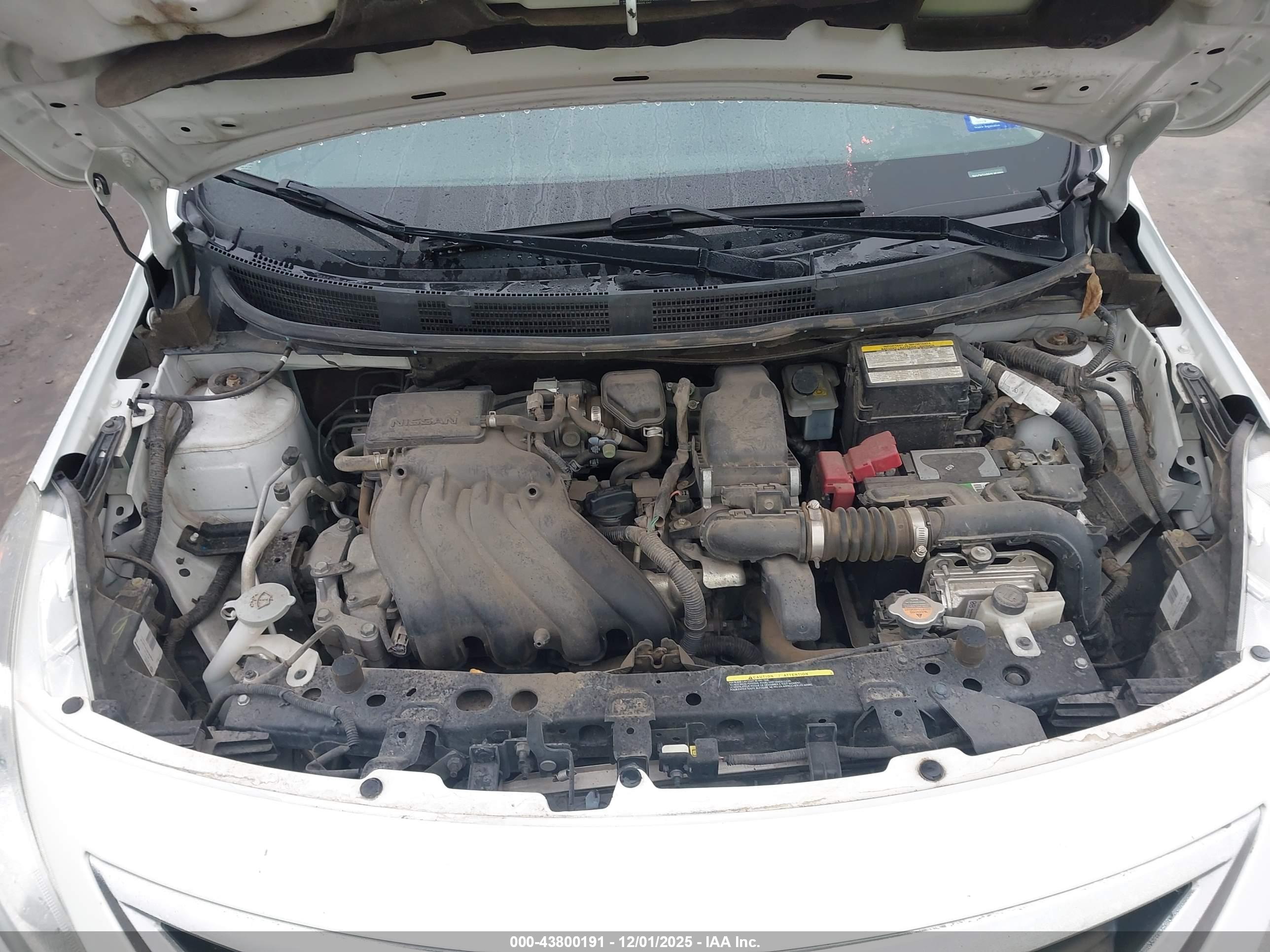 NISSAN VERSA image 10