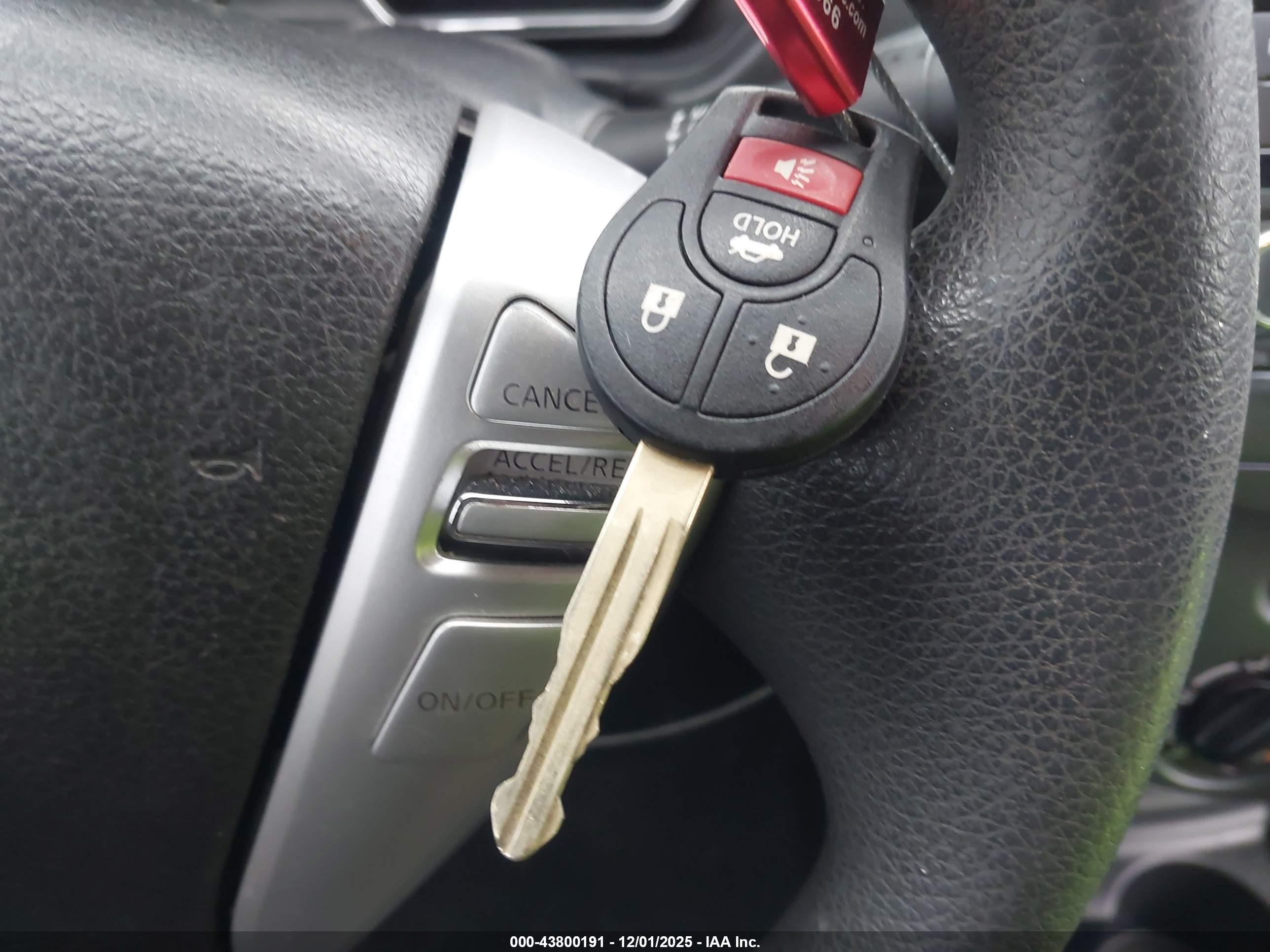 NISSAN VERSA image 11
