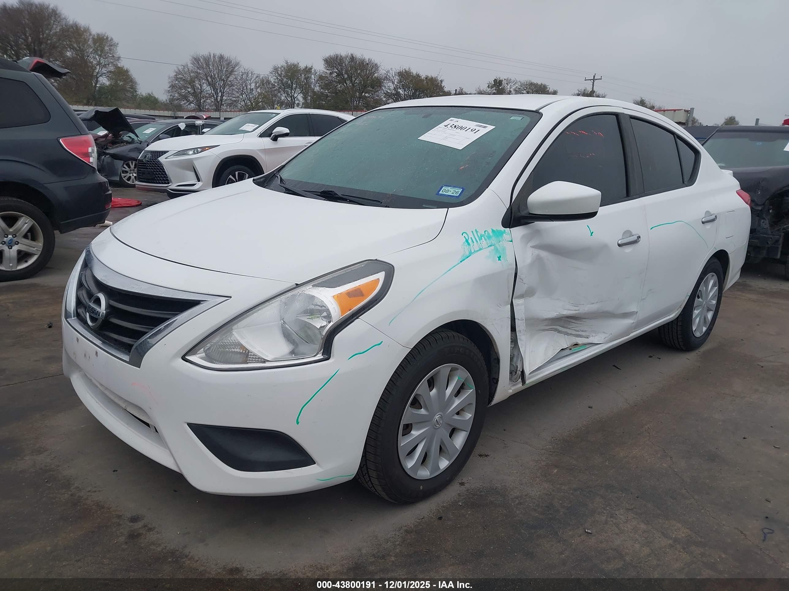 NISSAN VERSA image 2