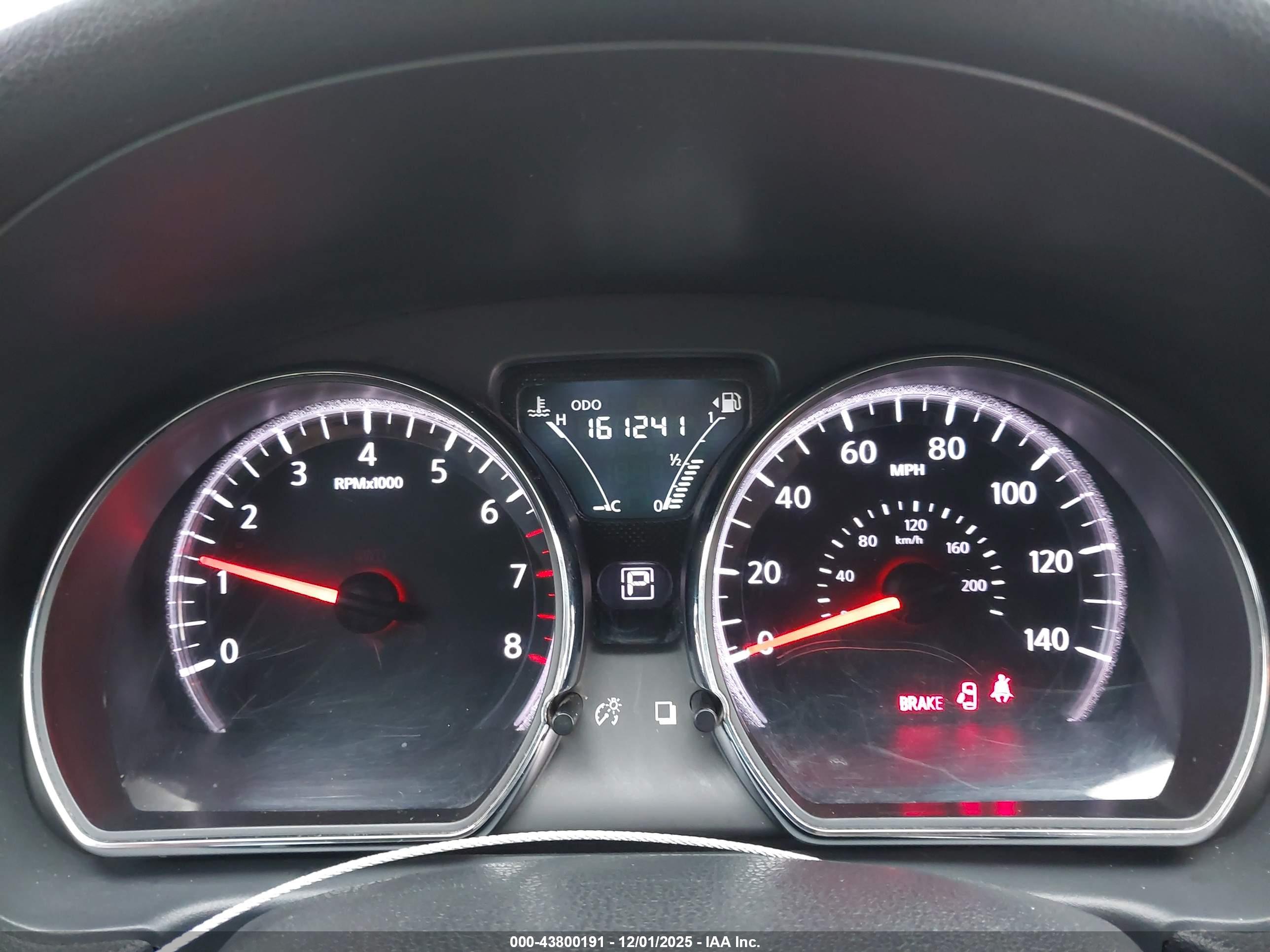 NISSAN VERSA image 7