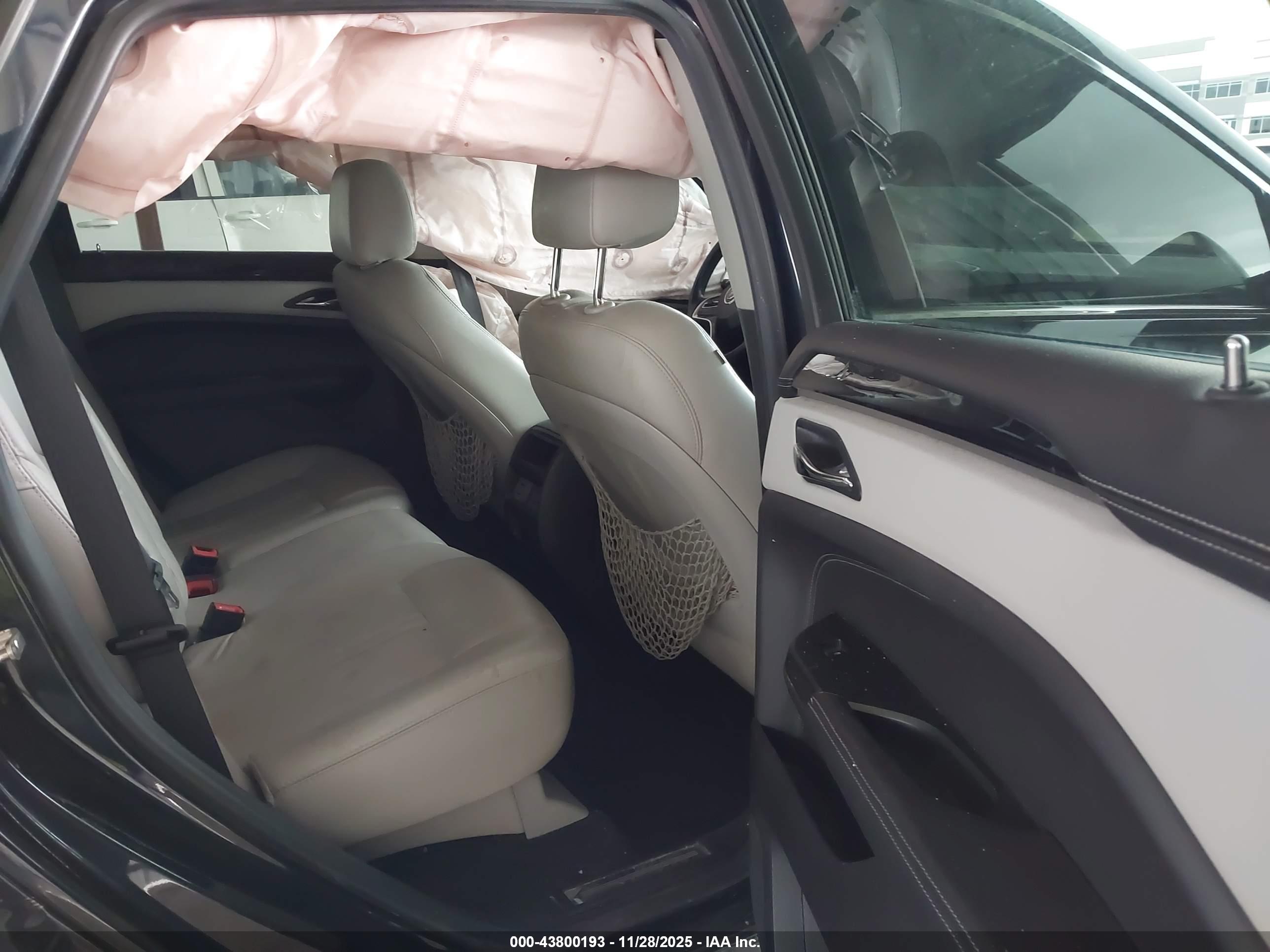 CADILLAC SRX image 8