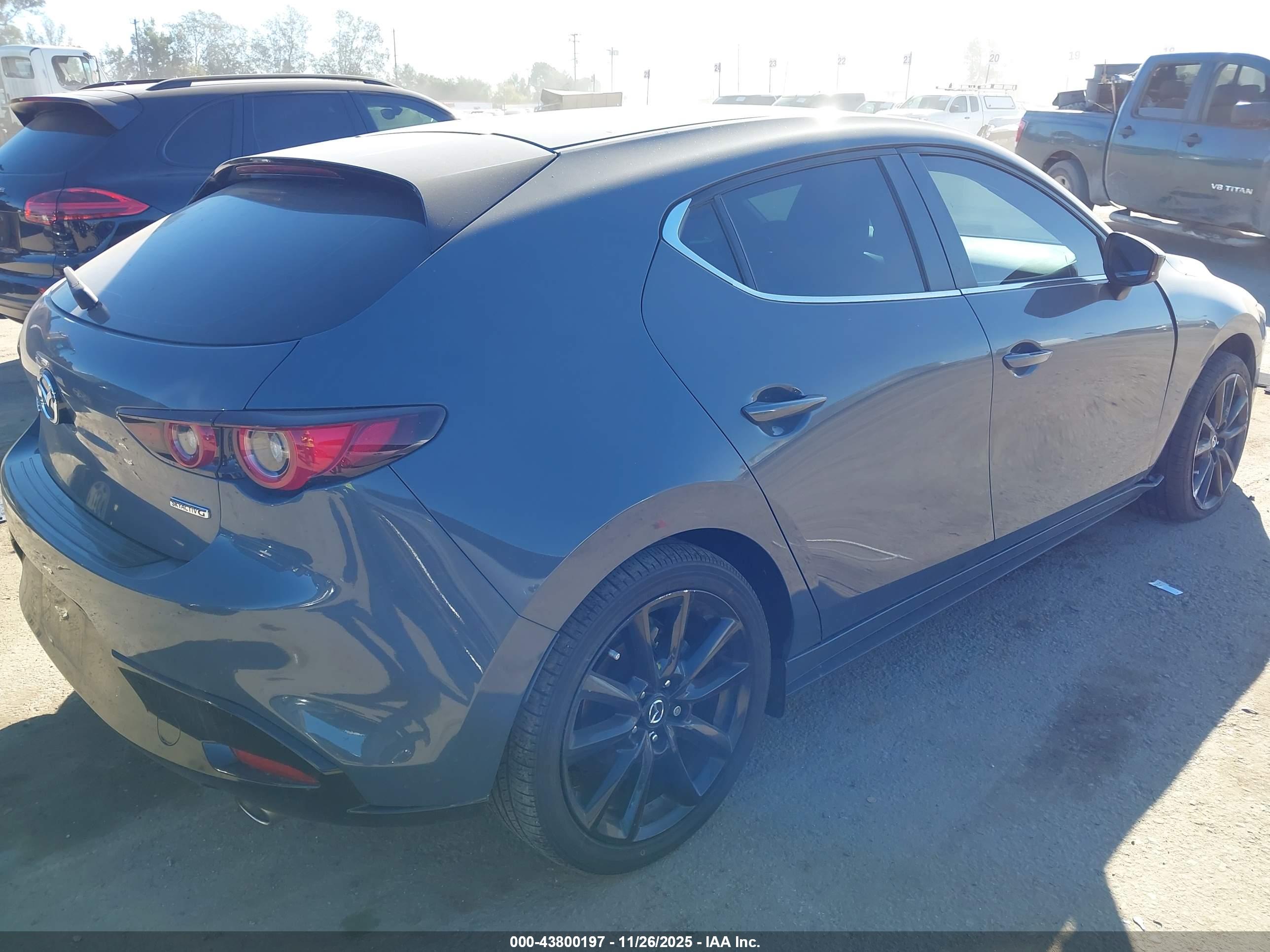 MAZDA MAZDA3 image 4
