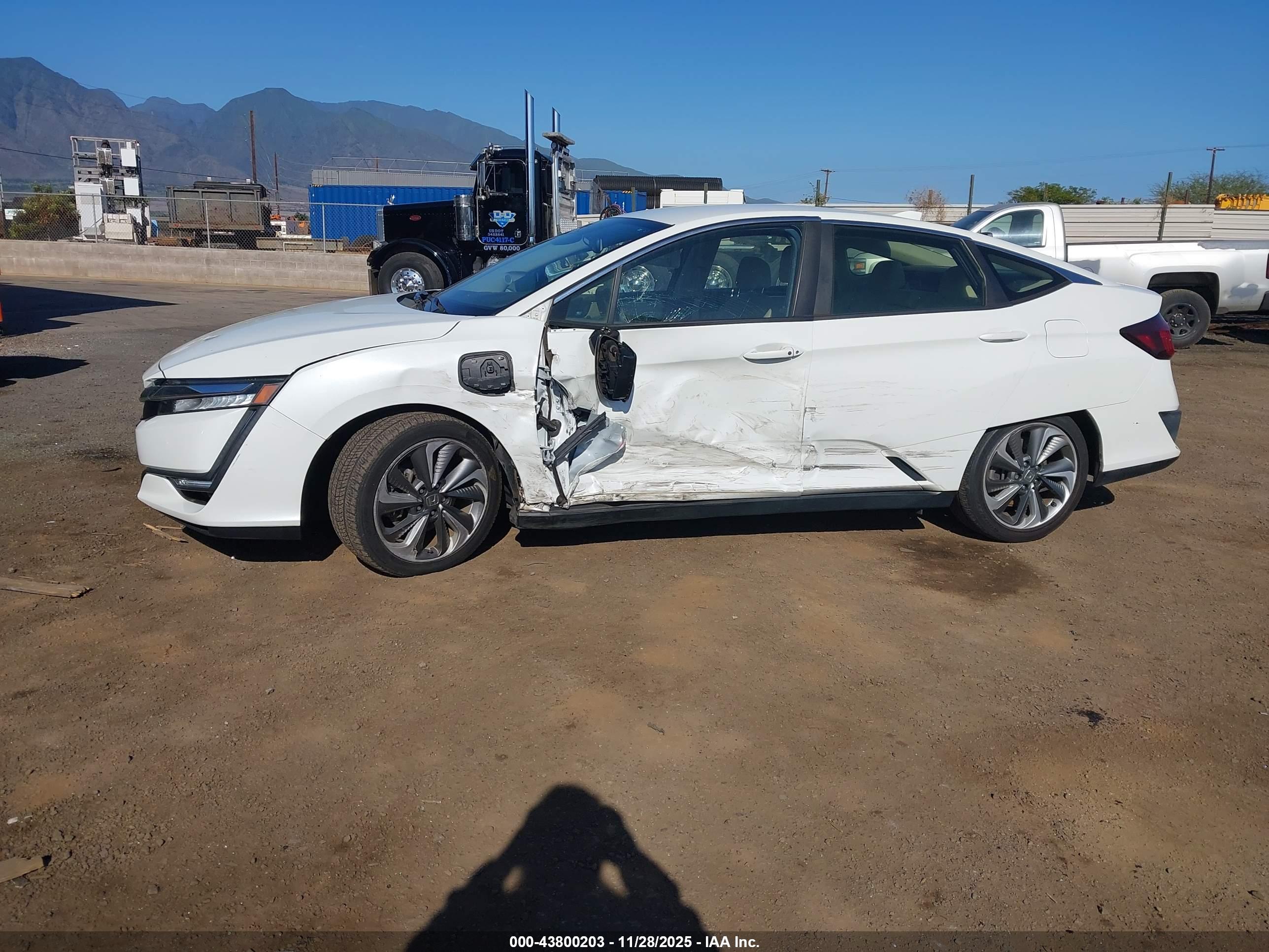 HONDA CLARITY image 6