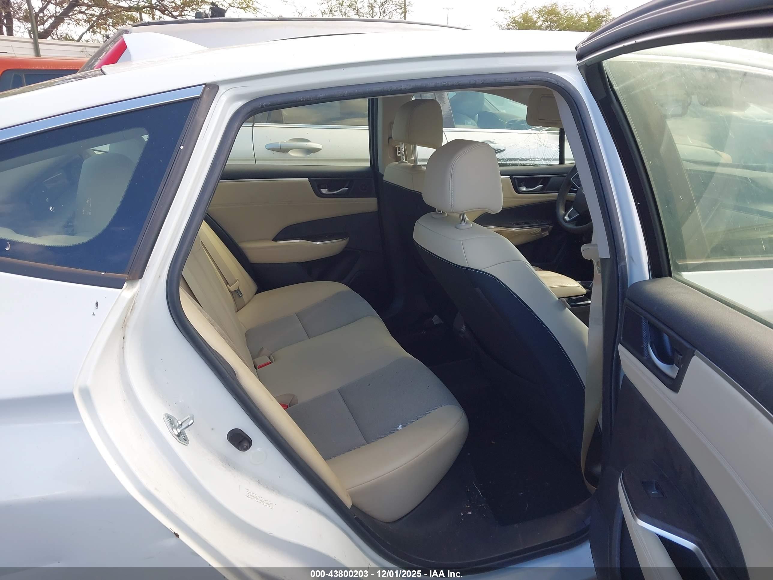 HONDA CLARITY image 8