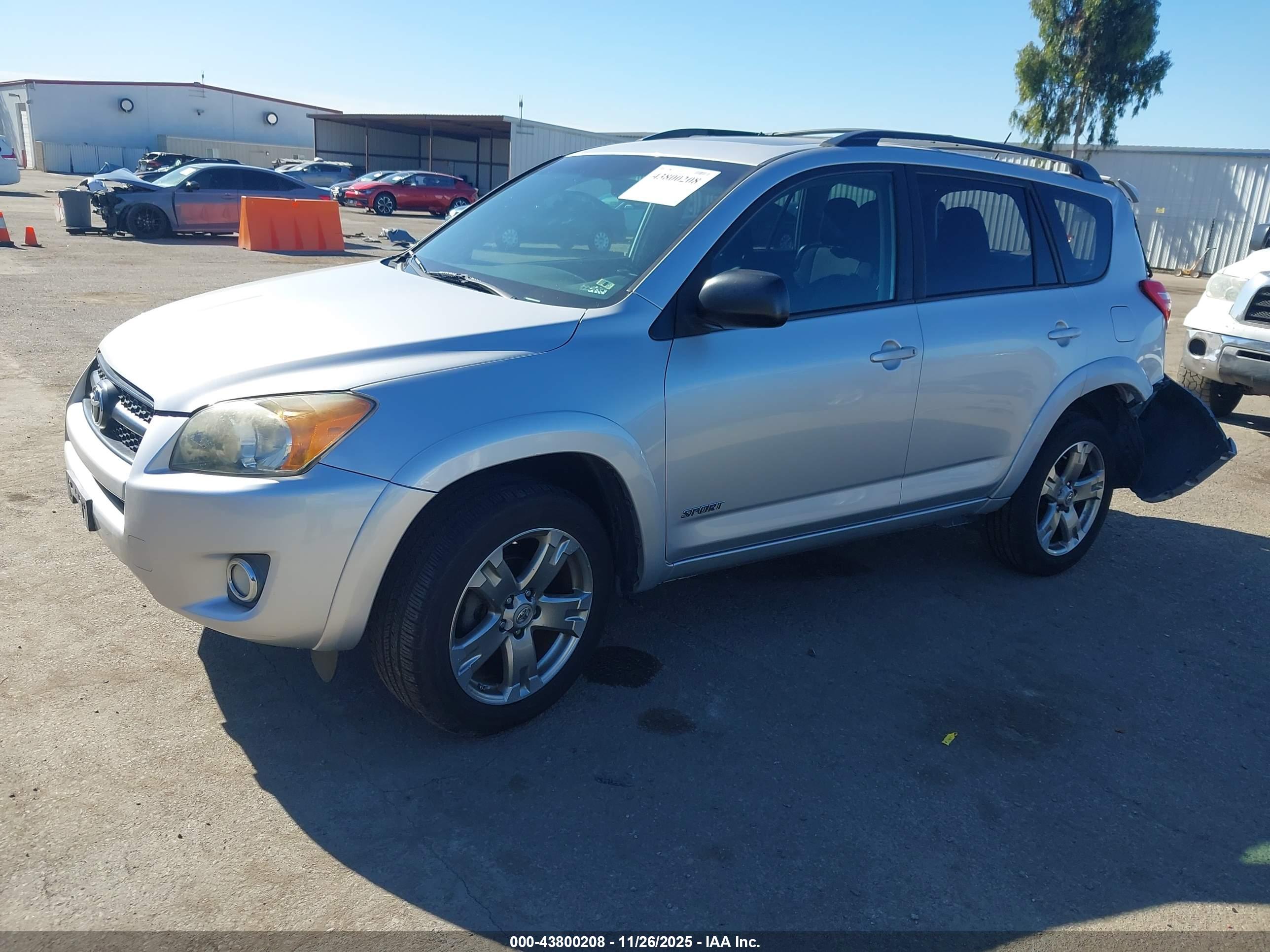 TOYOTA RAV4 image 2
