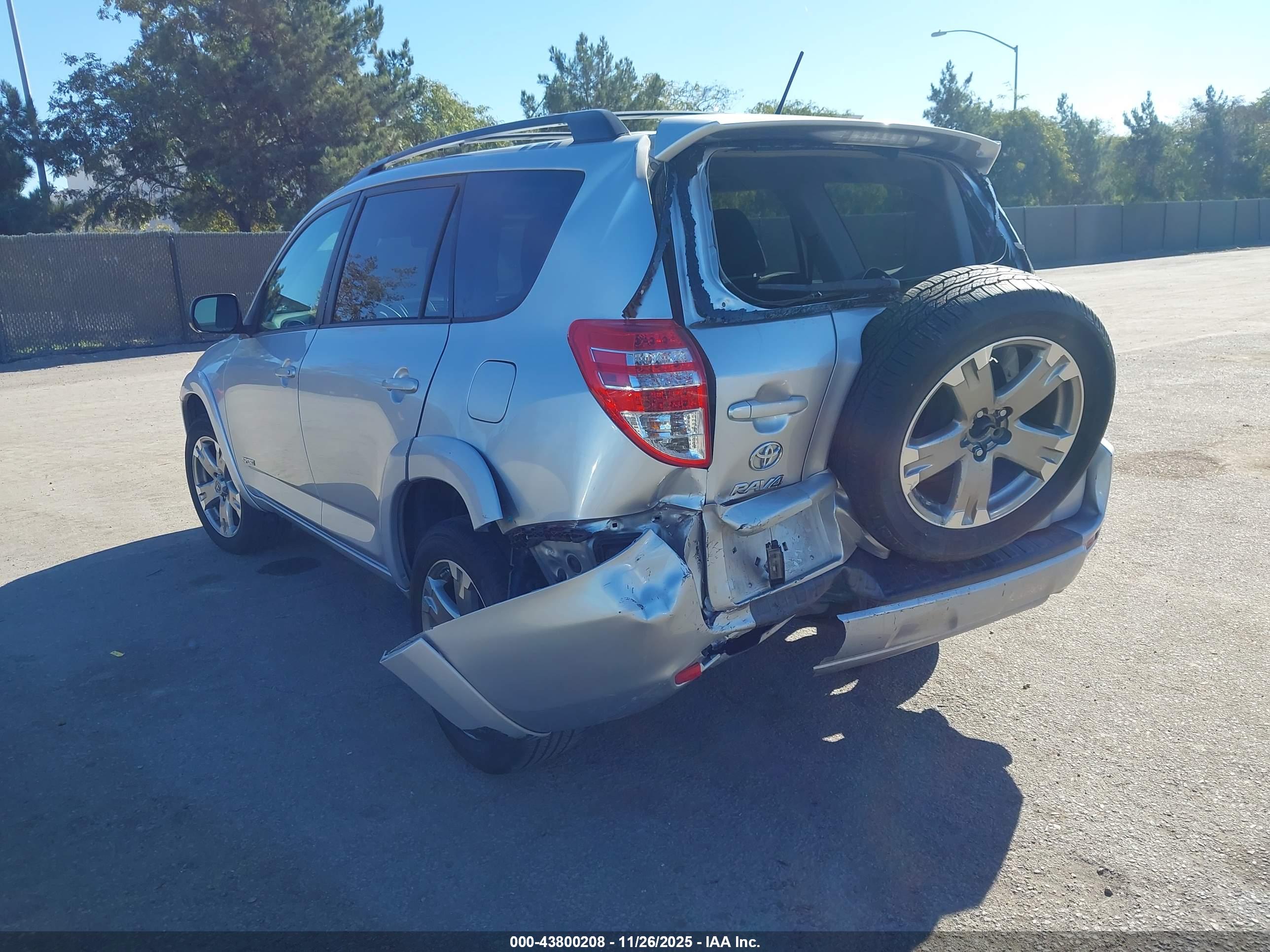 TOYOTA RAV4 image 3