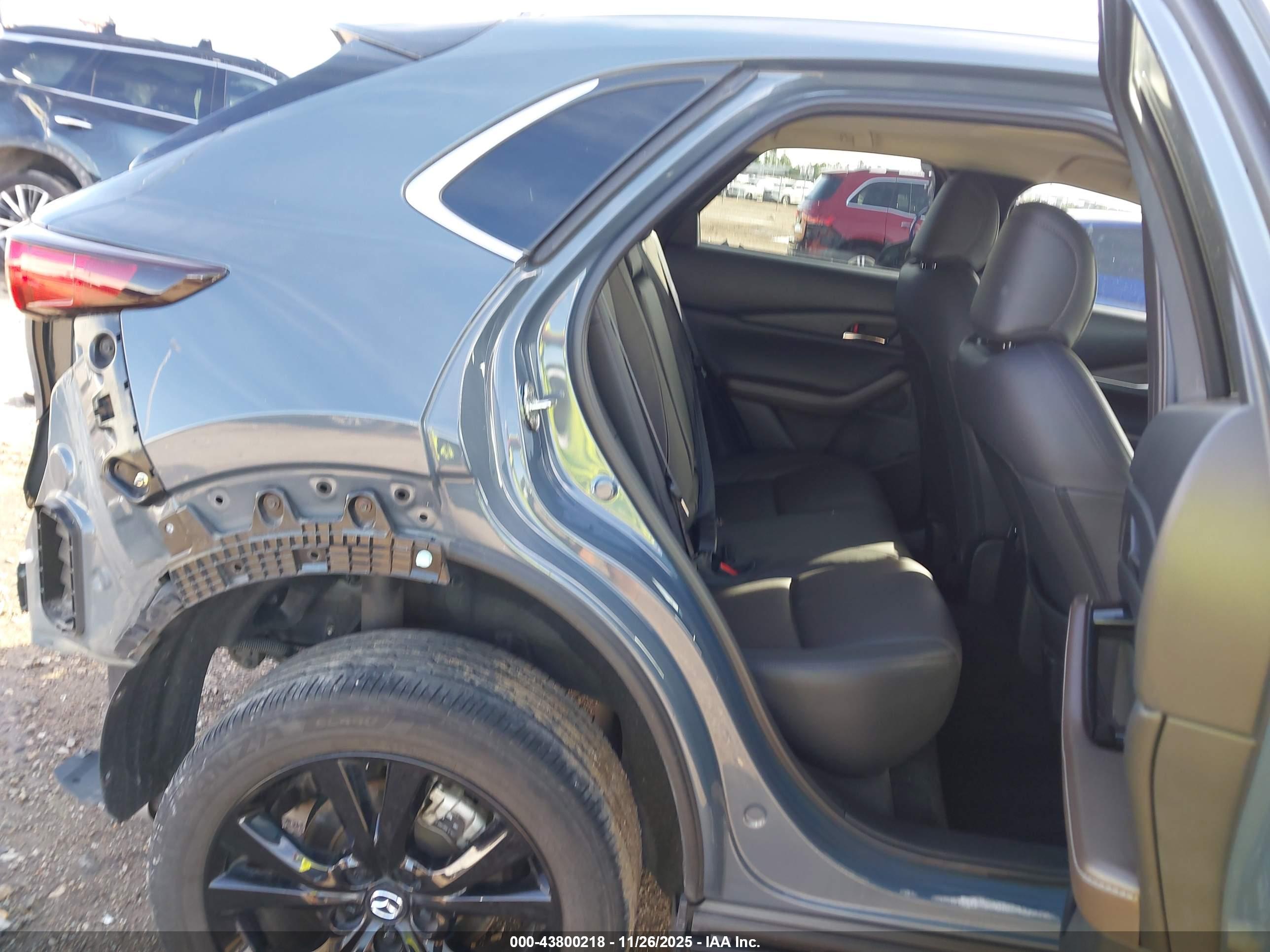 MAZDA CX-30 image 8