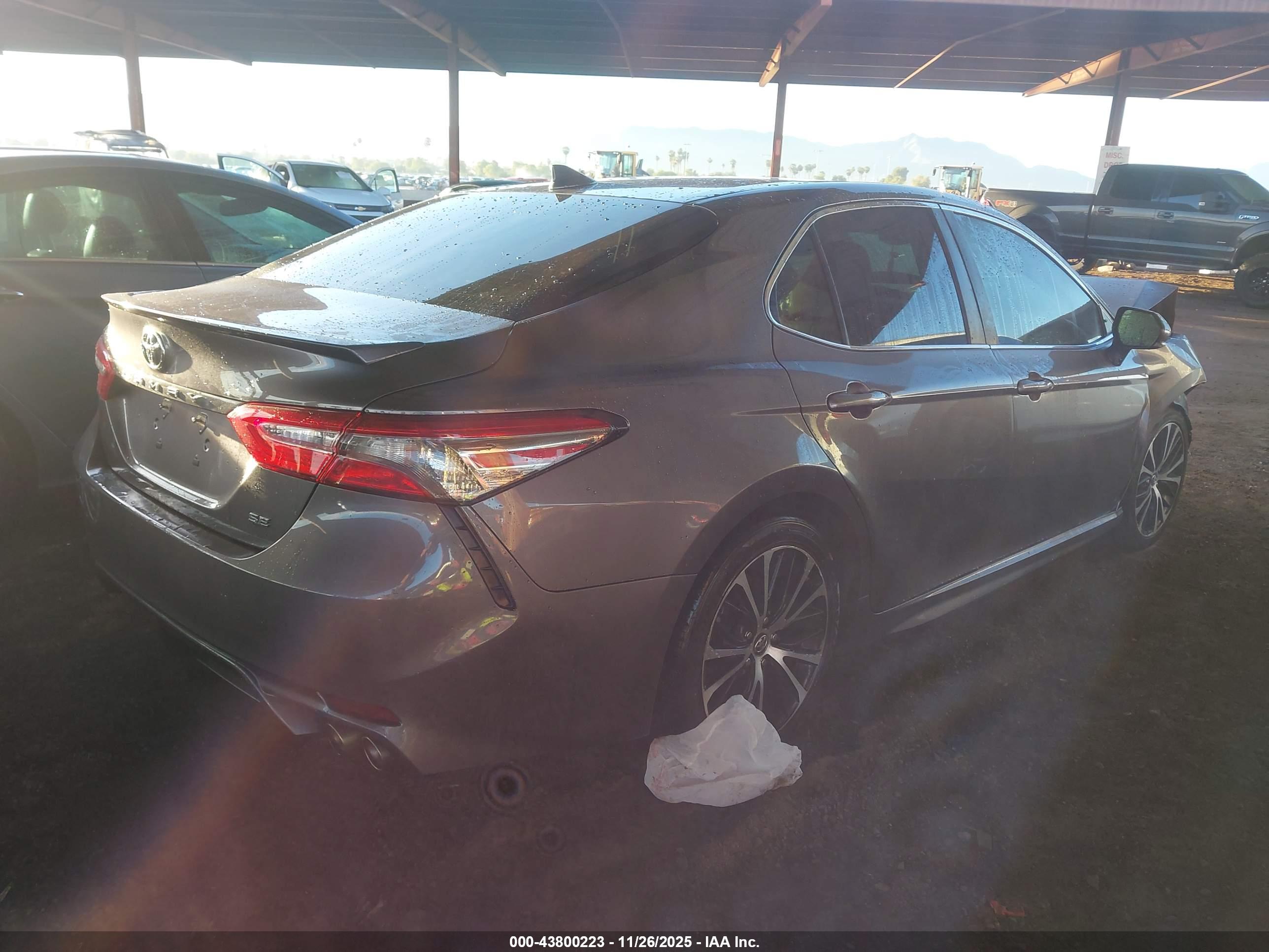 TOYOTA CAMRY image 4