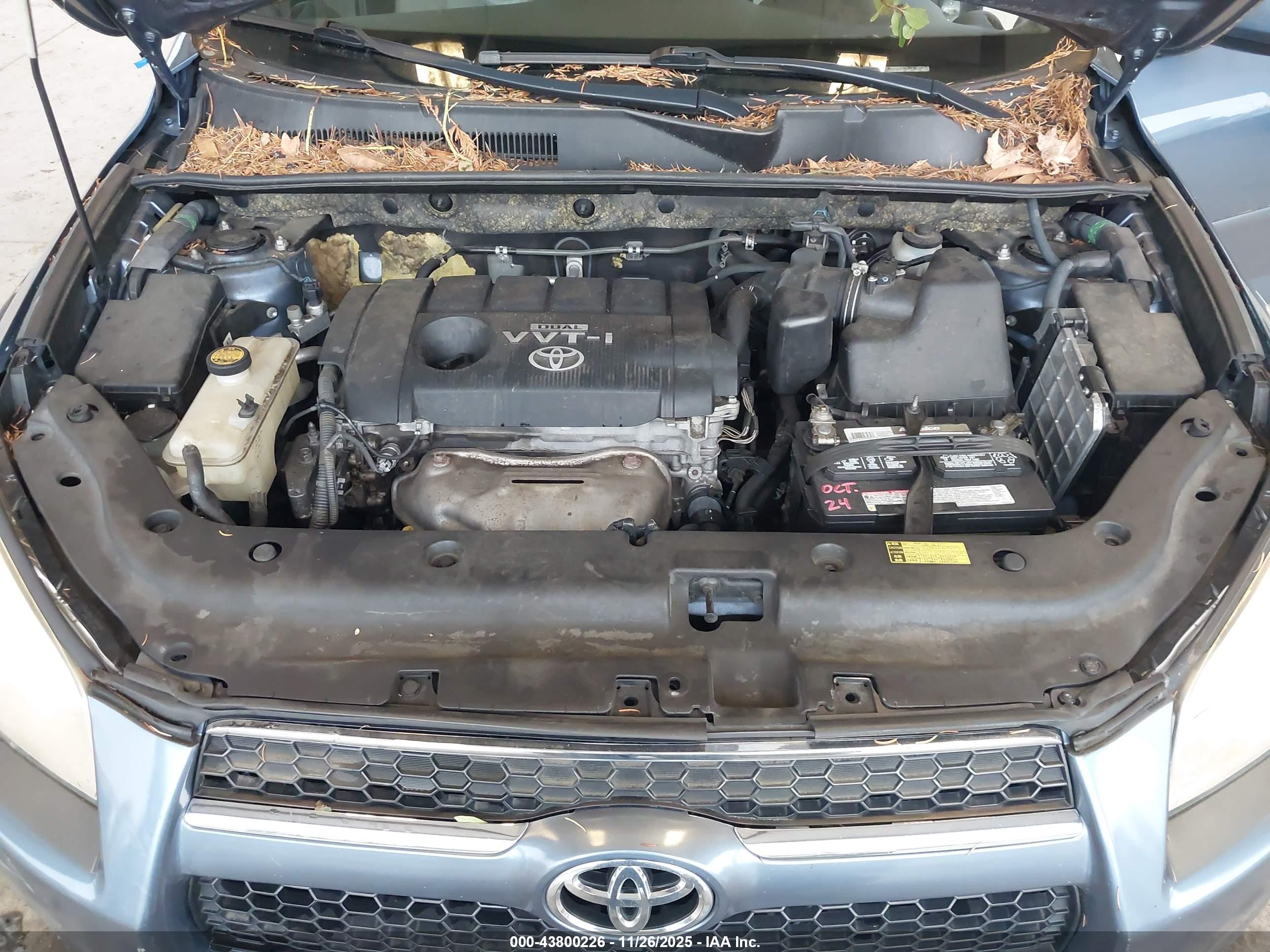 TOYOTA RAV4 image 10