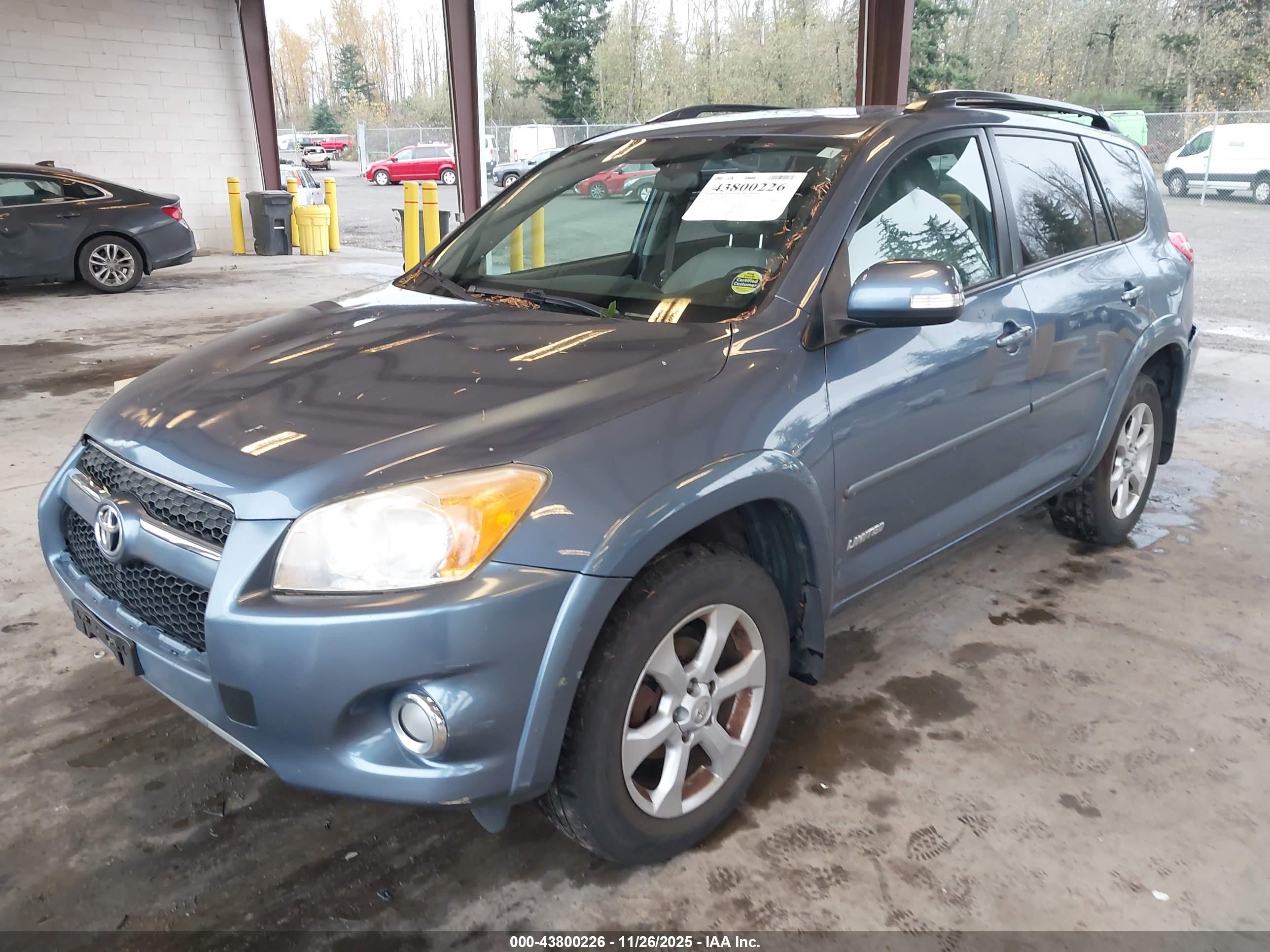 TOYOTA RAV4 image 2