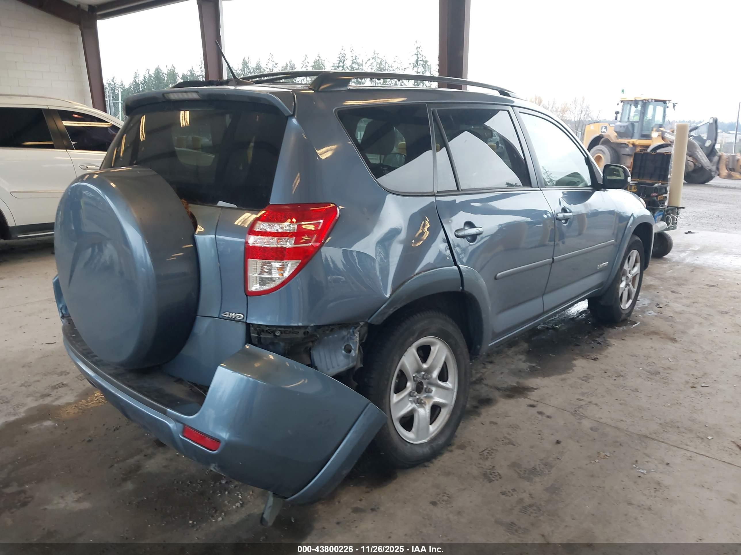 TOYOTA RAV4 image 4