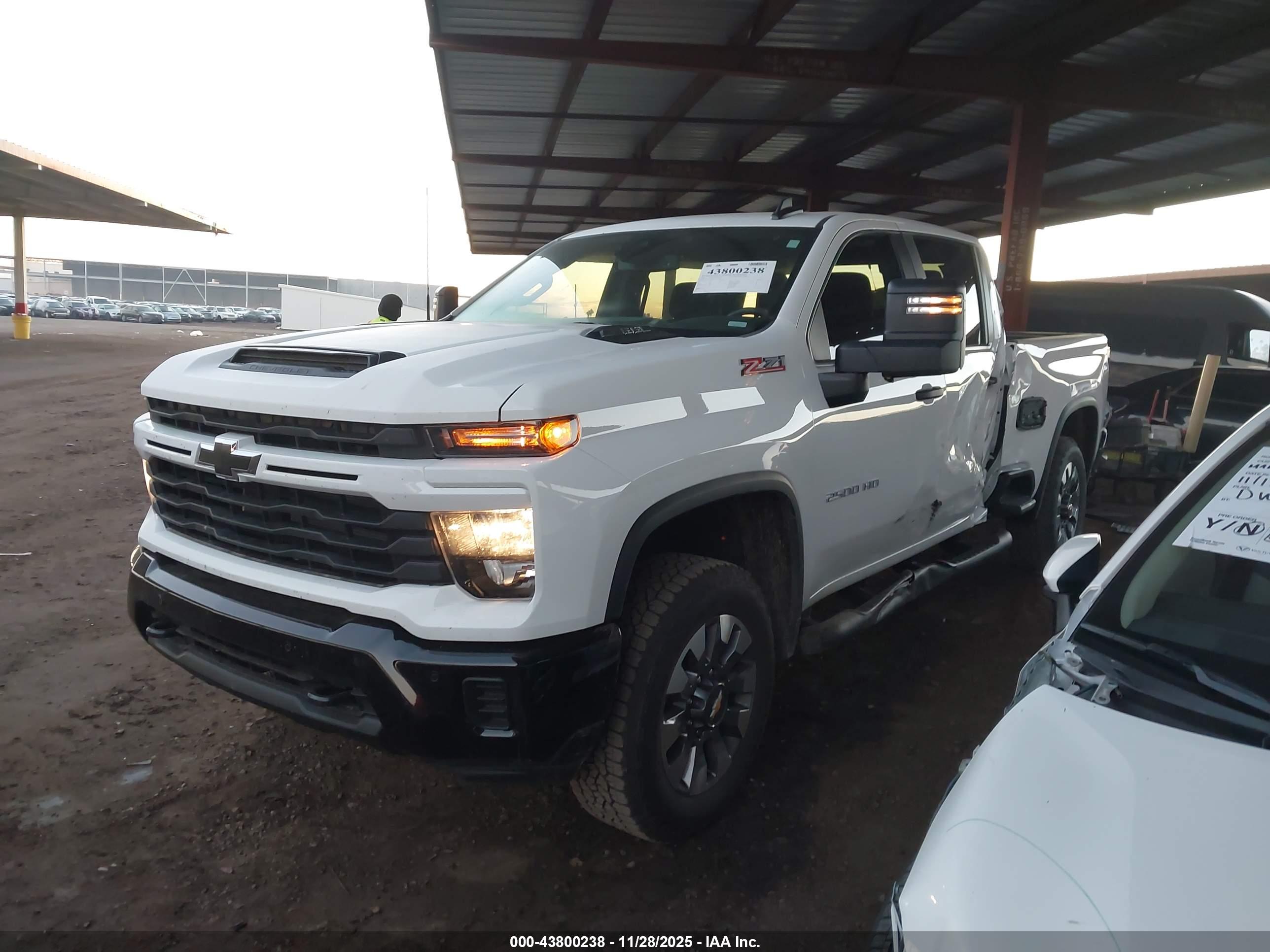 CHEVROLET SILVERADO image 2