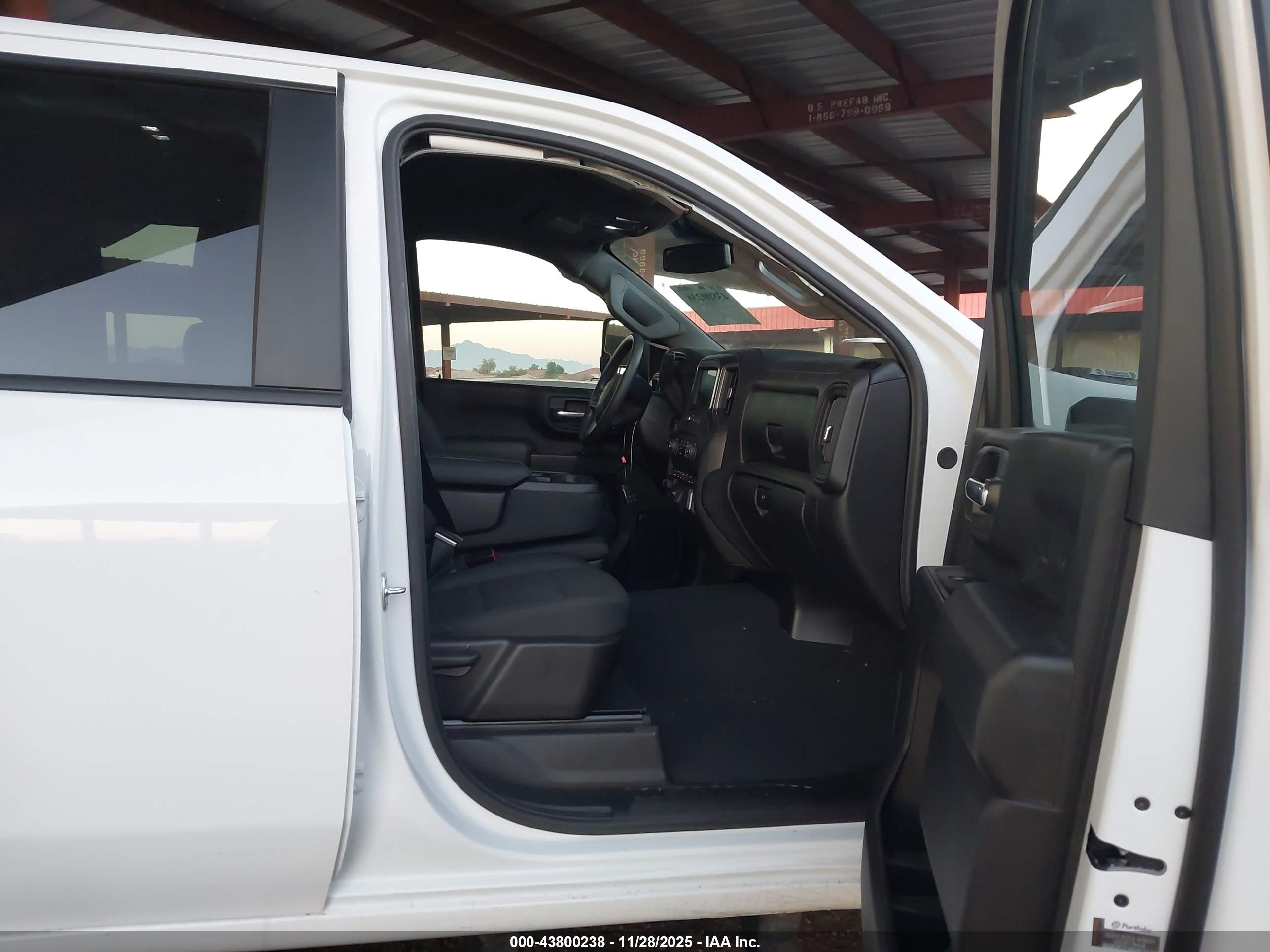 CHEVROLET SILVERADO image 5