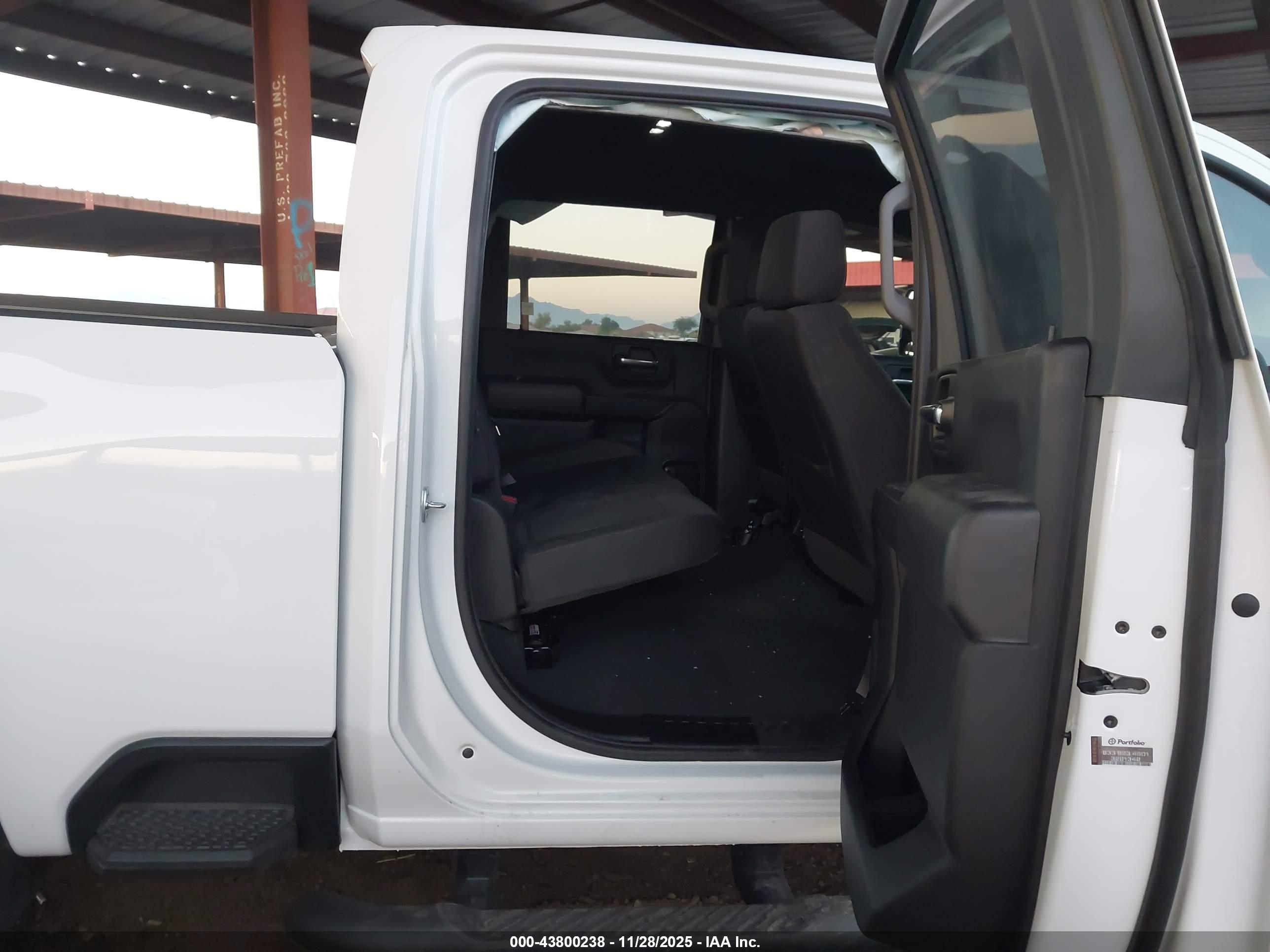 CHEVROLET SILVERADO image 8