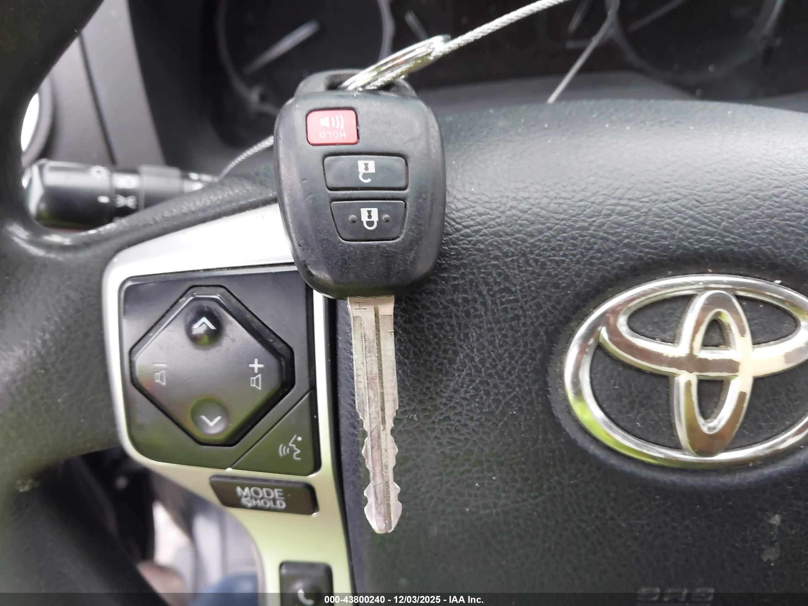 TOYOTA TUNDRA image 11