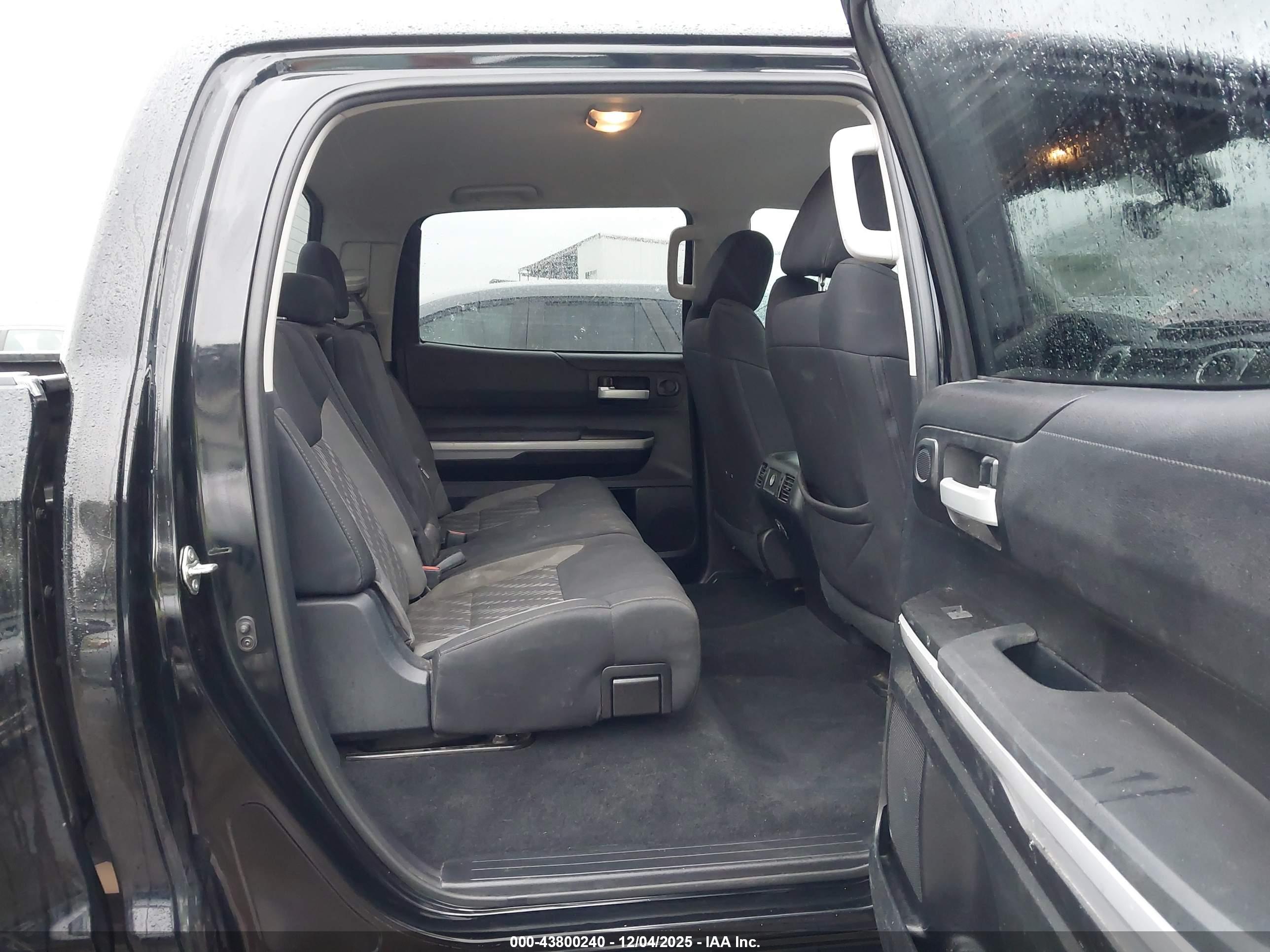 TOYOTA TUNDRA image 8