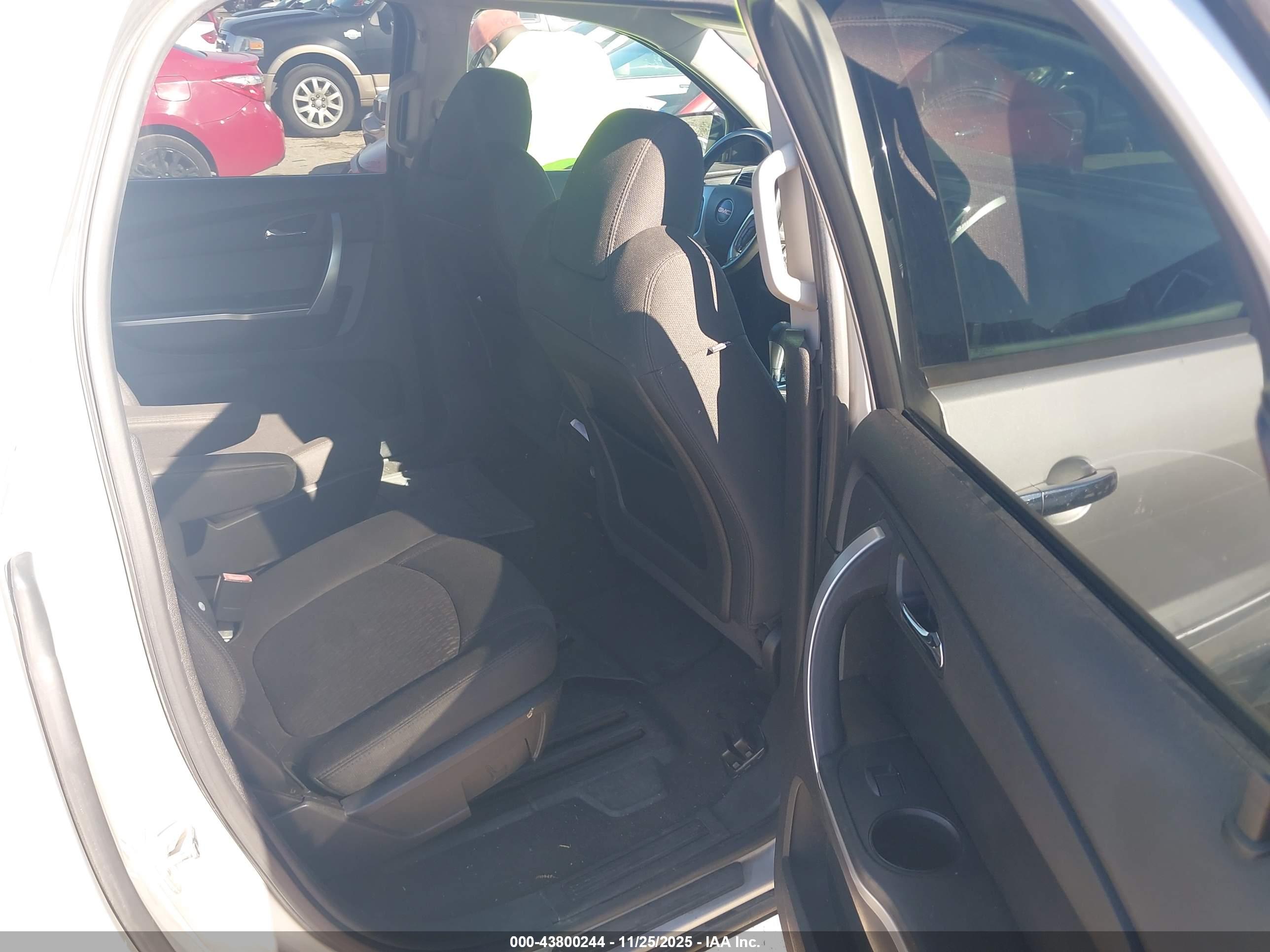 GMC ACADIA image 8