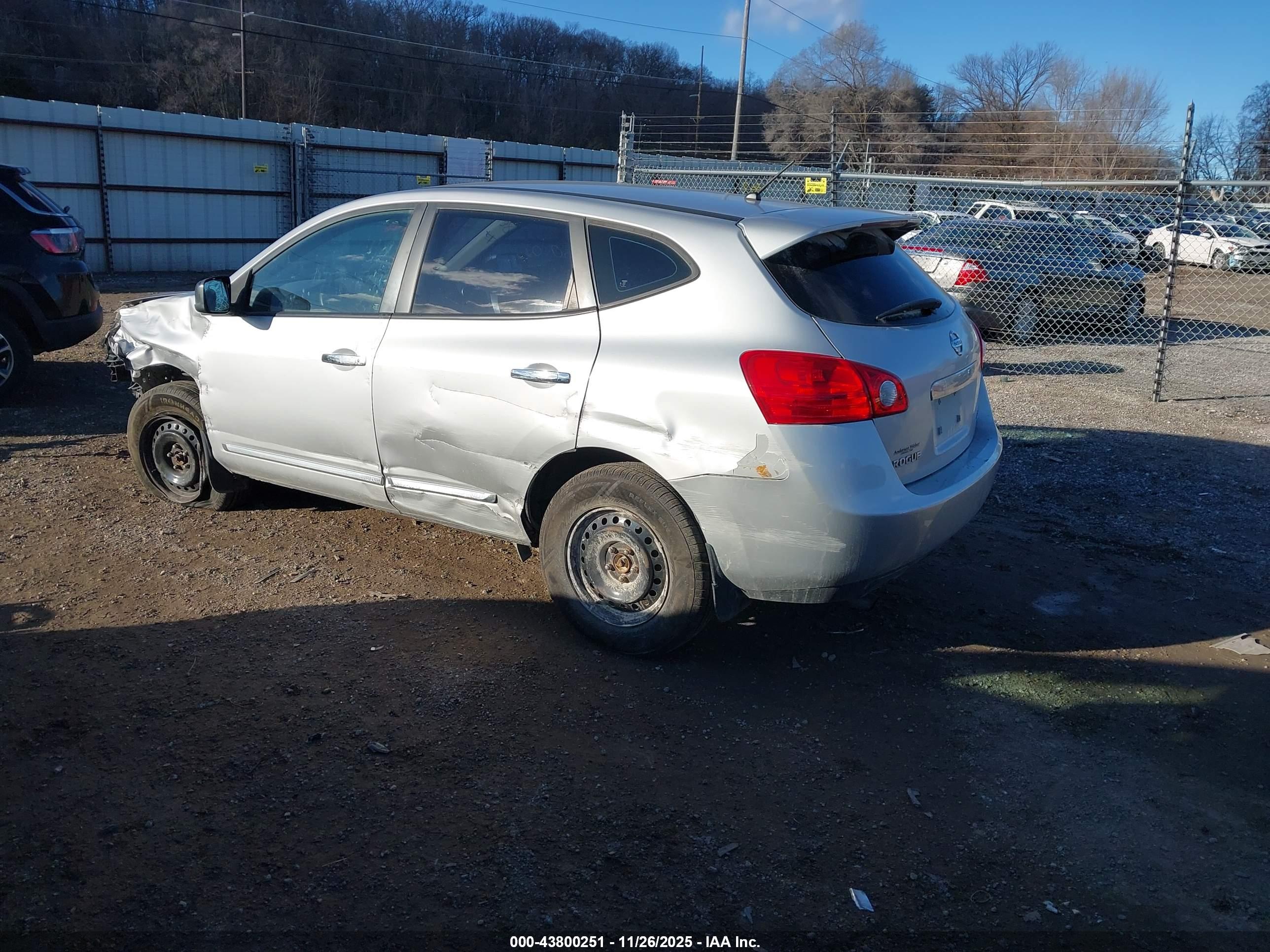NISSAN ROGUE image 3