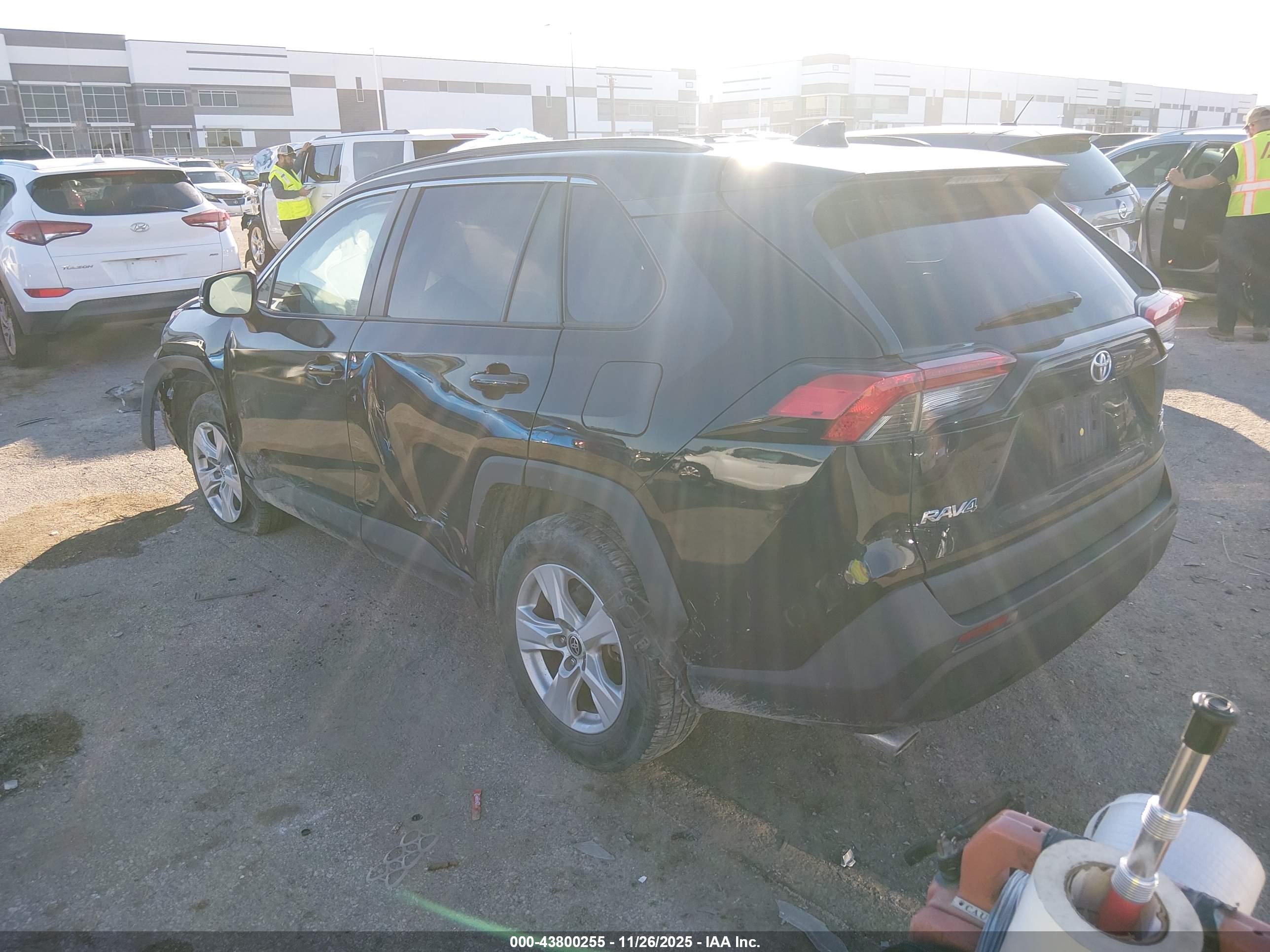 TOYOTA RAV4 image 3
