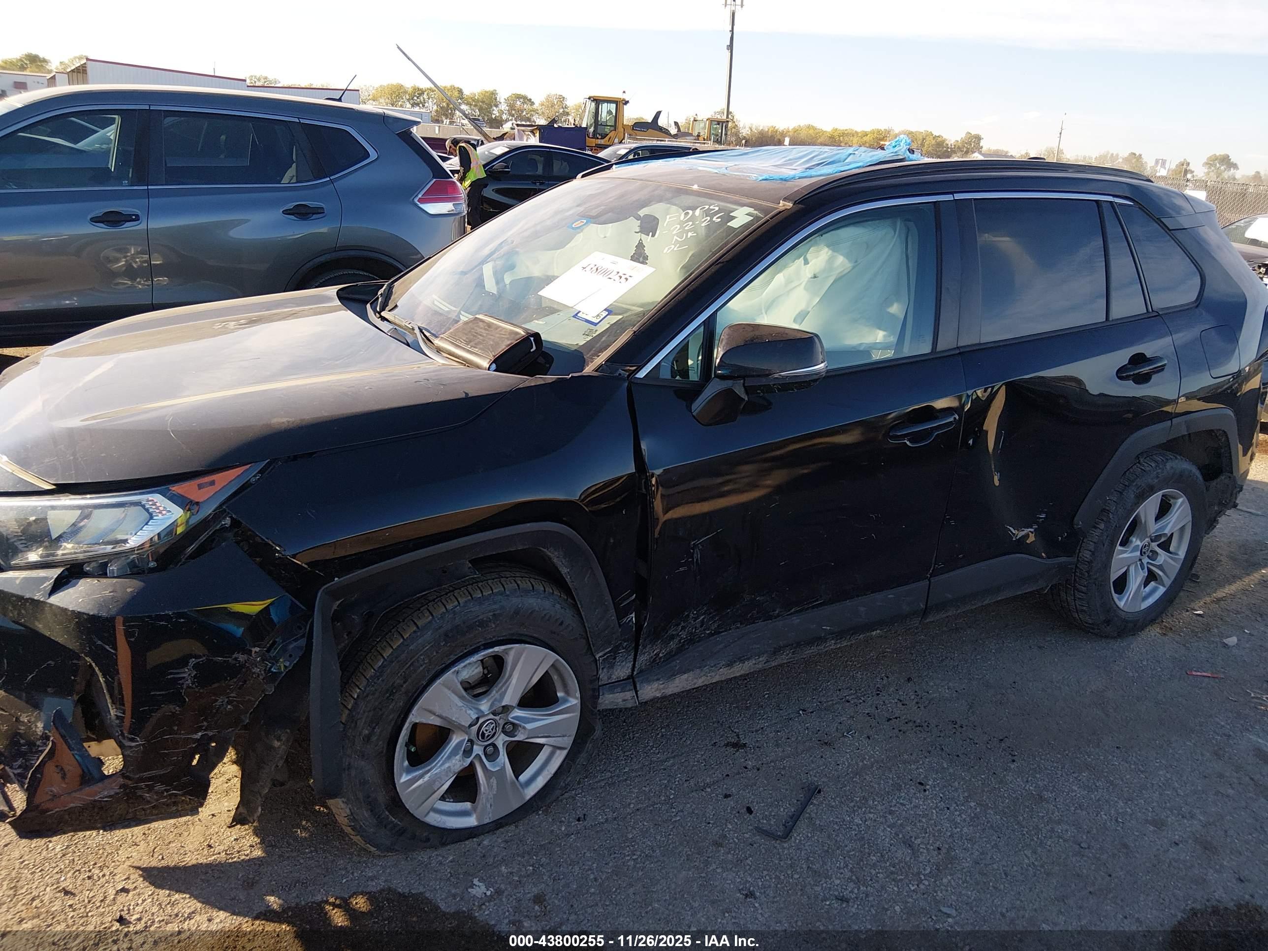 TOYOTA RAV4 image 6
