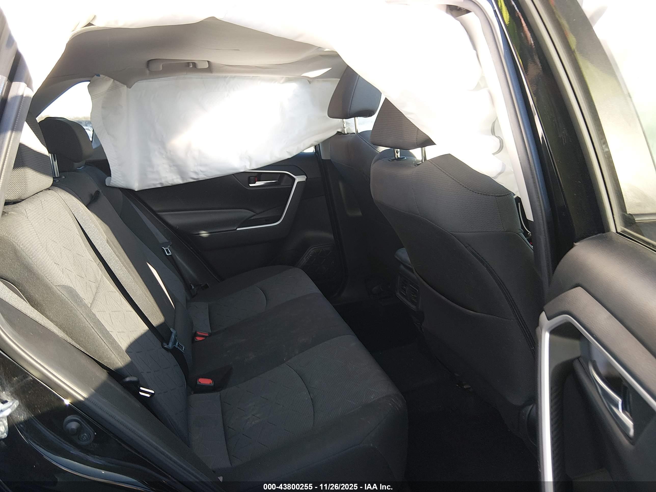 TOYOTA RAV4 image 8