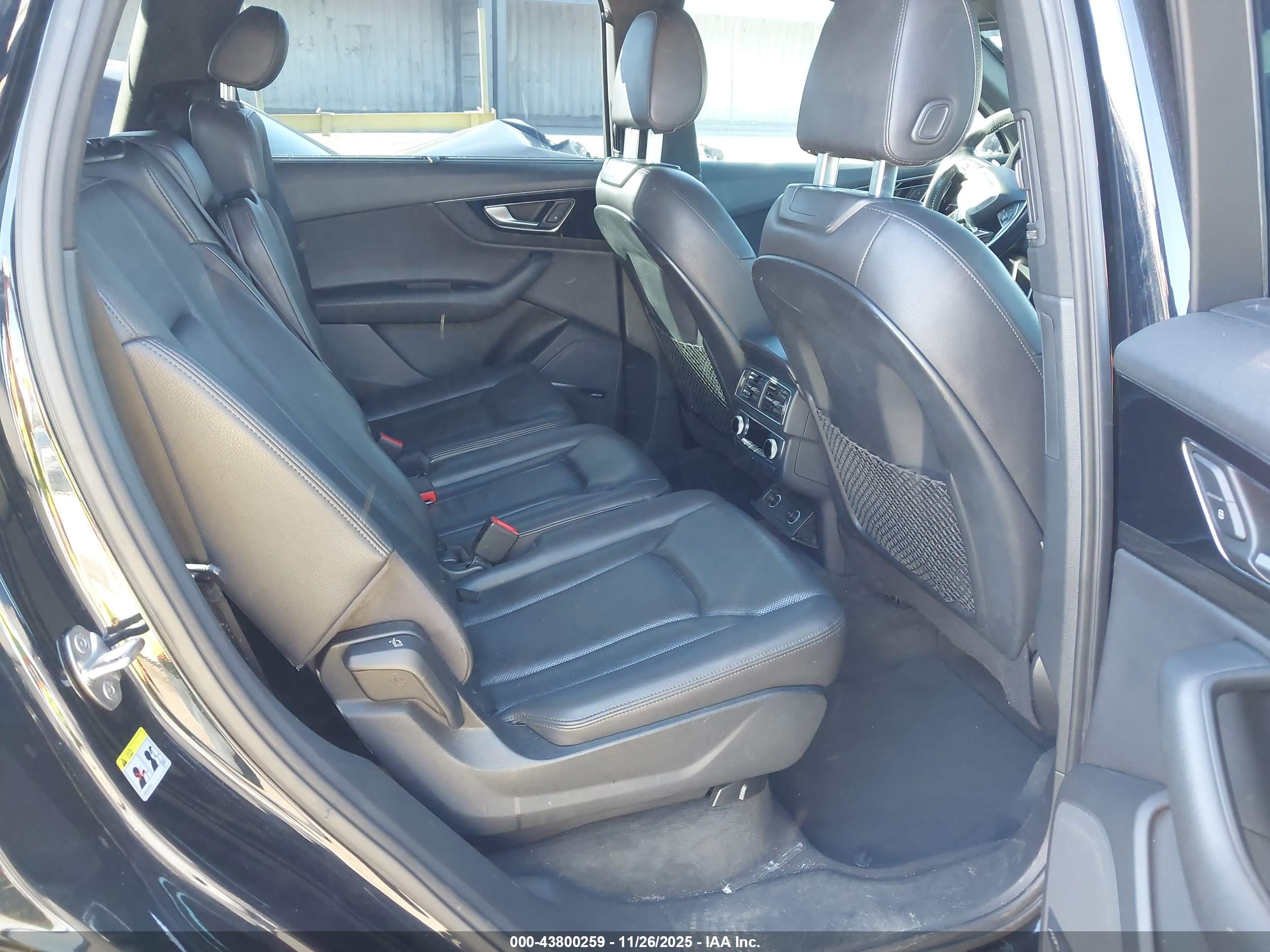 AUDI Q7 image 8