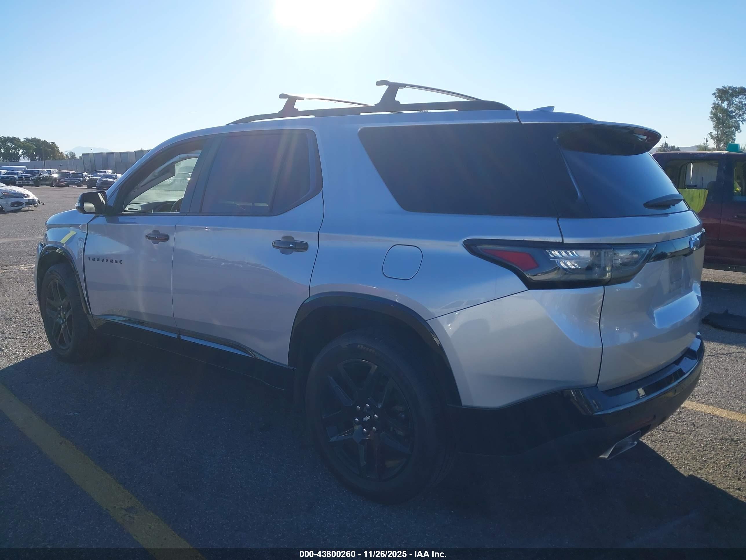 CHEVROLET TRAVERSE image 3