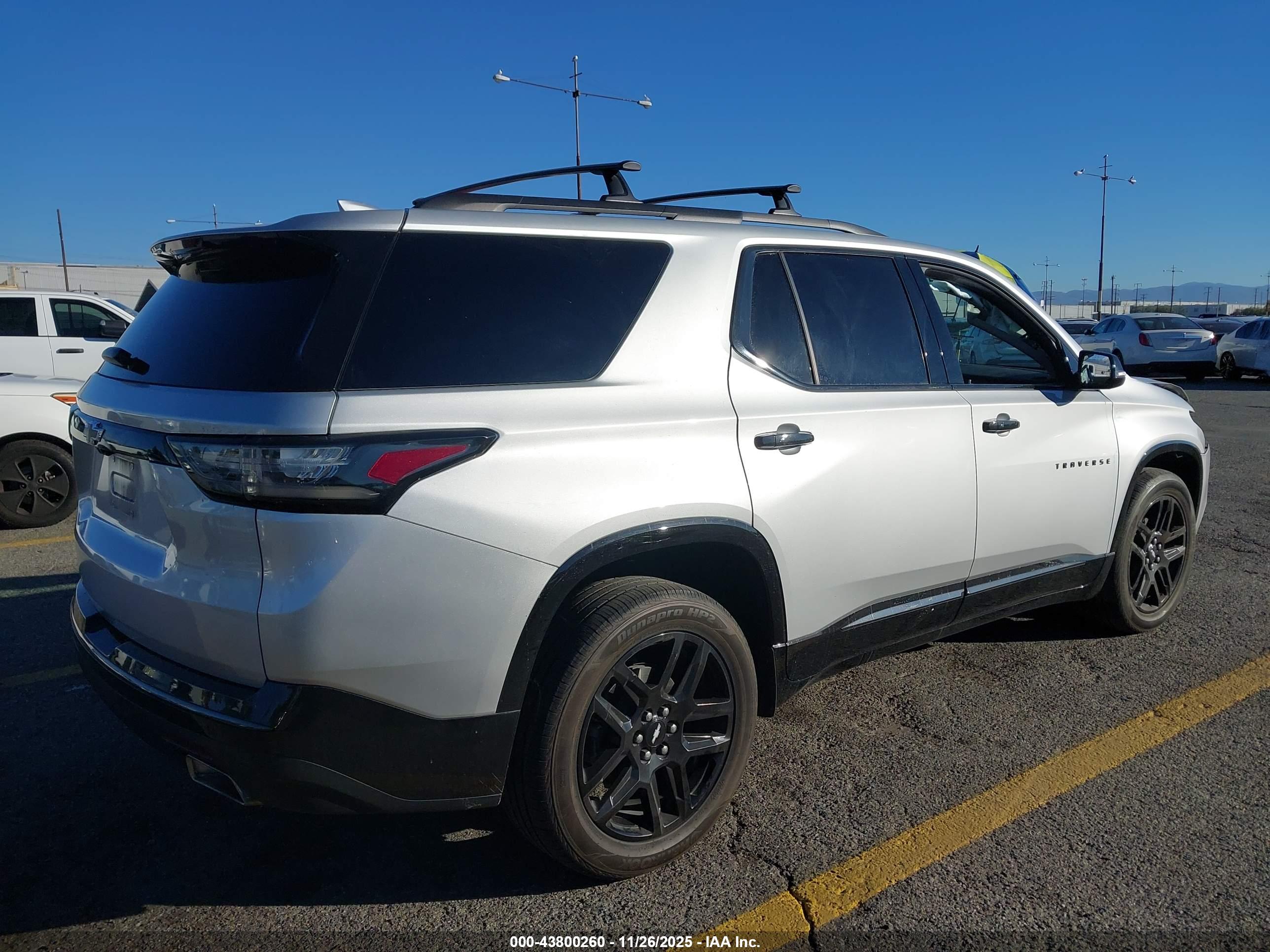 CHEVROLET TRAVERSE image 4