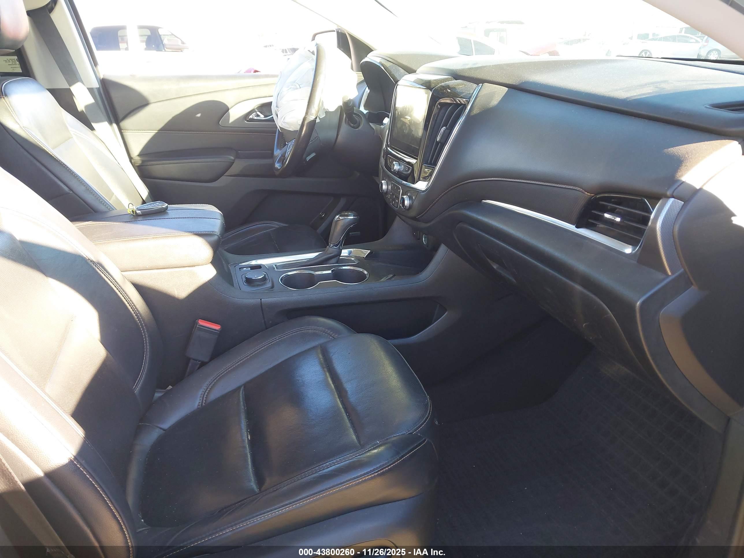 CHEVROLET TRAVERSE image 5