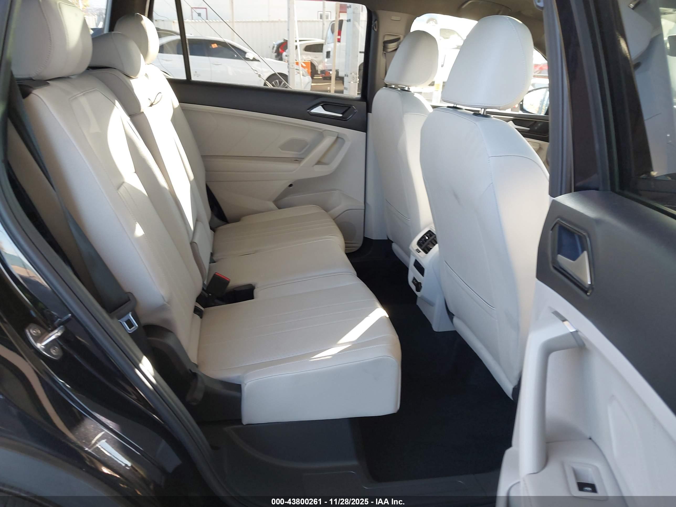VOLKSWAGEN TIGUAN image 8