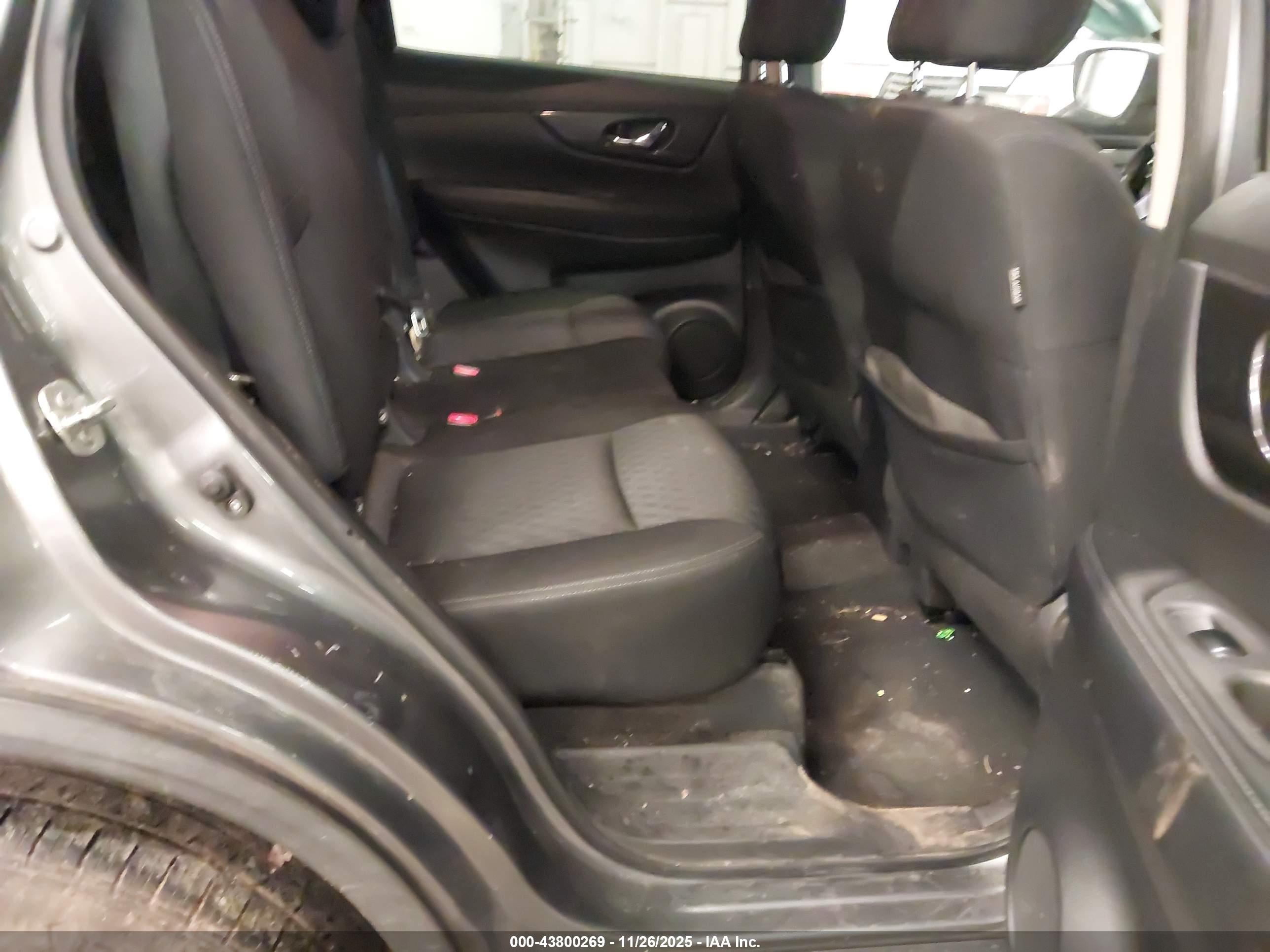 NISSAN ROGUE image 8