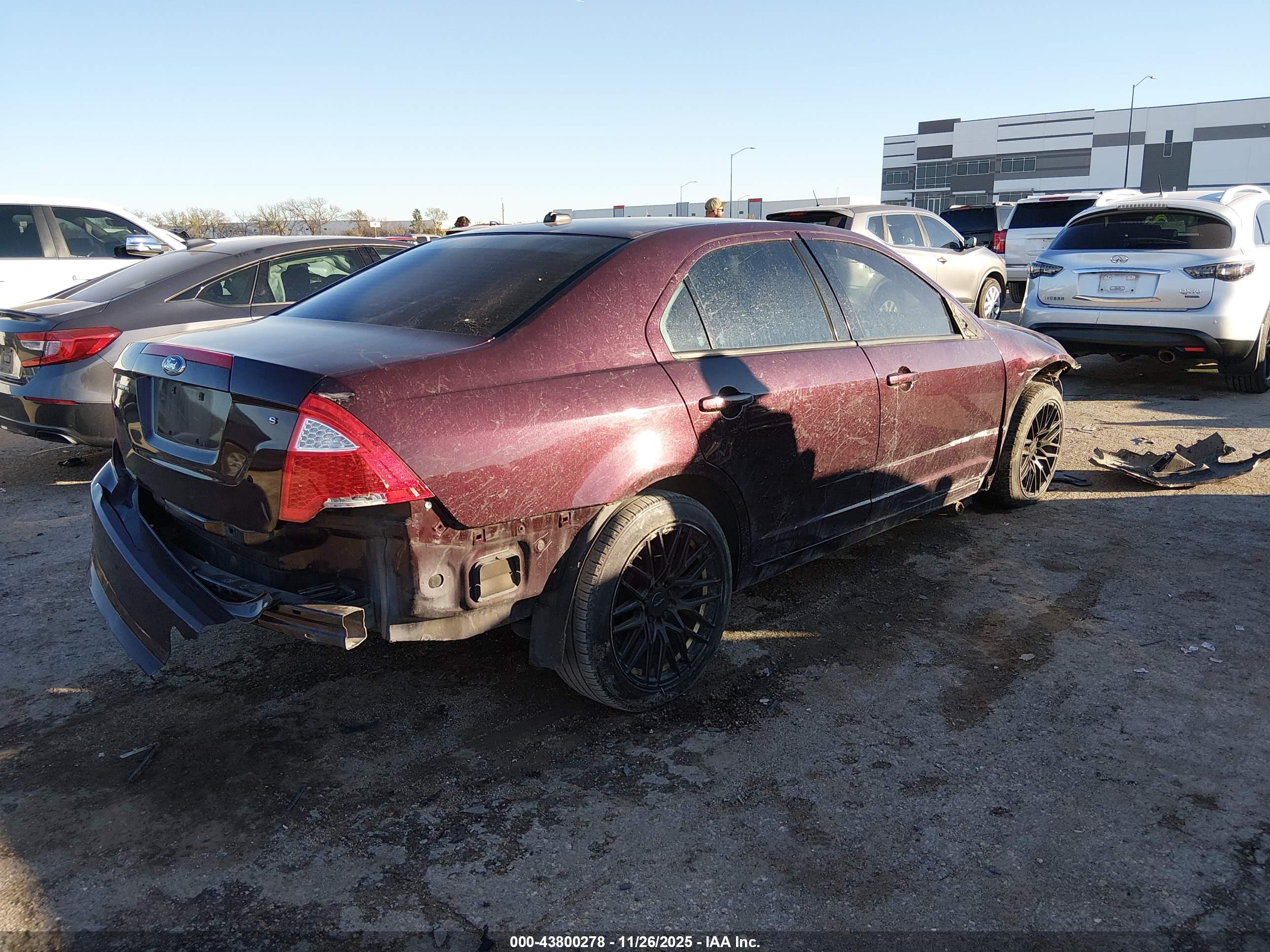 FORD FUSION image 4