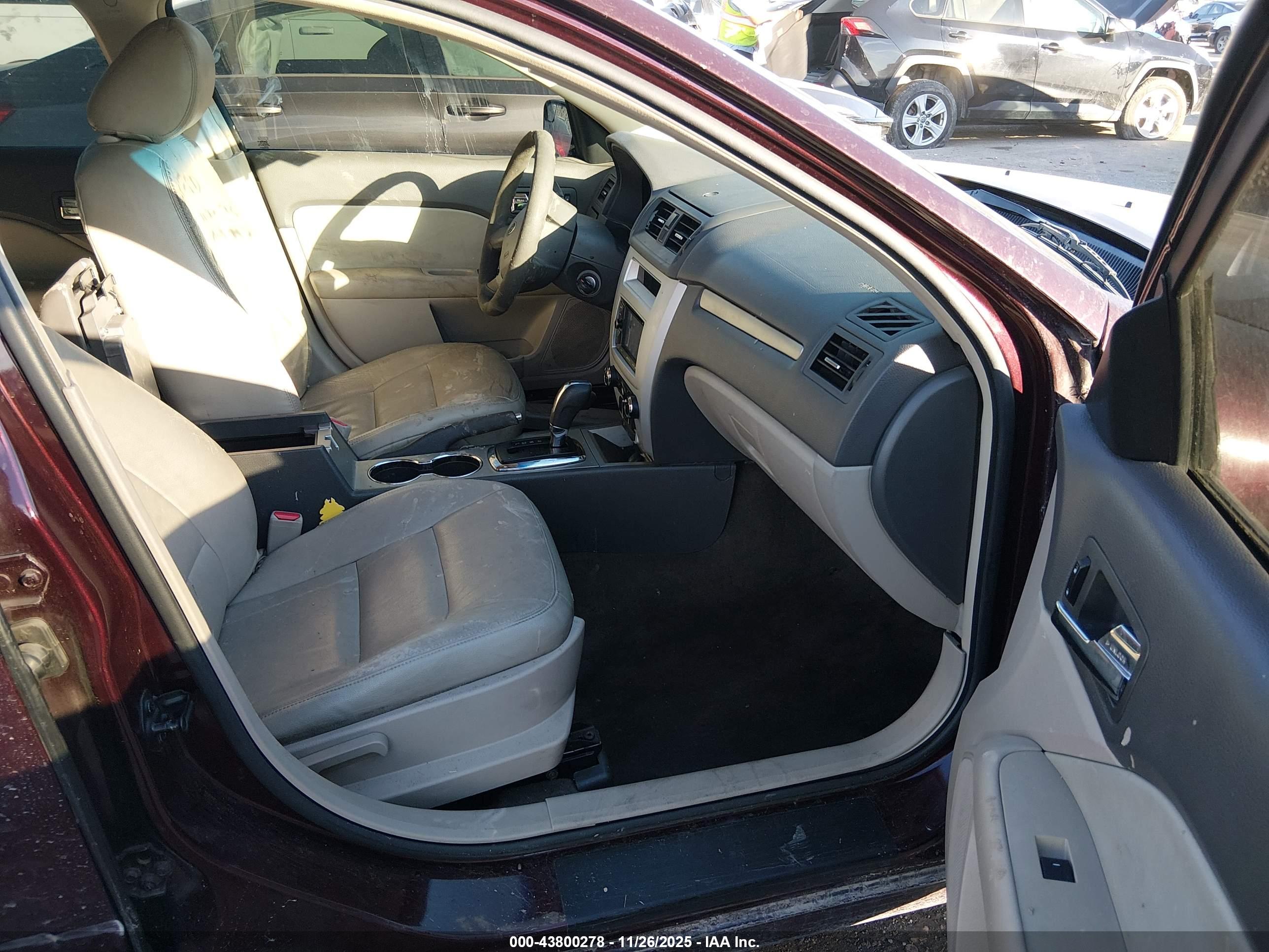 FORD FUSION image 5
