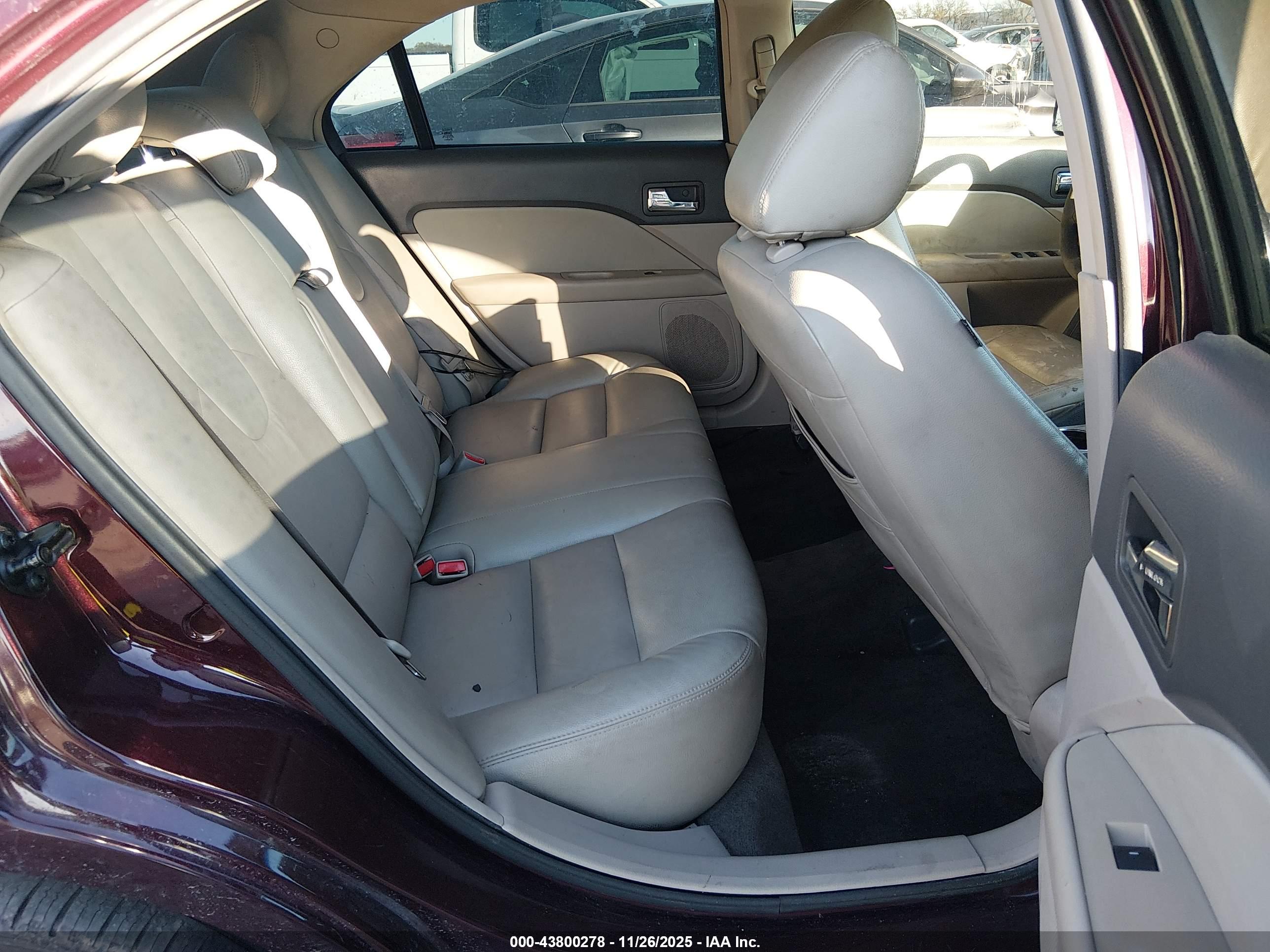 FORD FUSION image 8