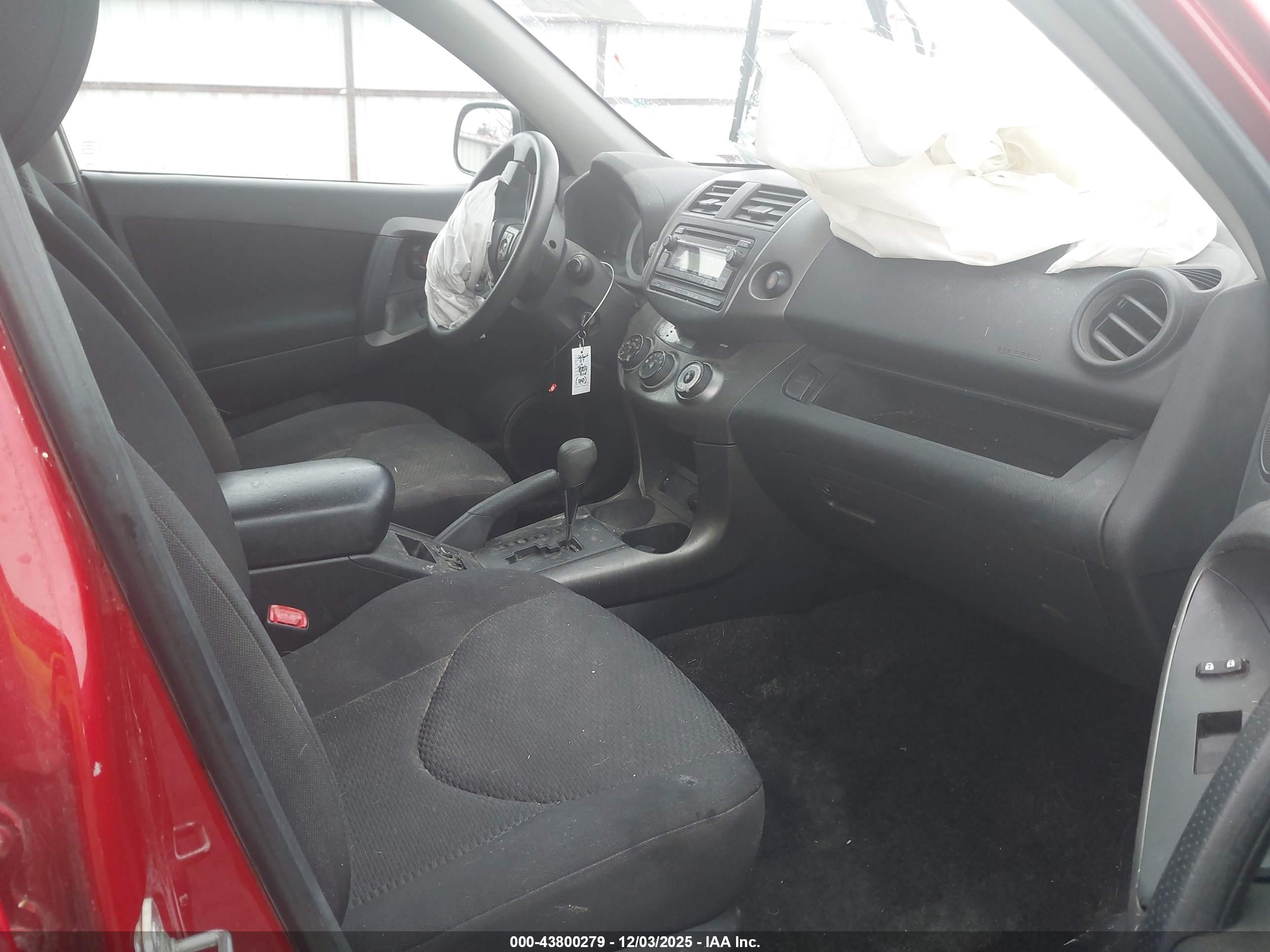 TOYOTA RAV4 image 5