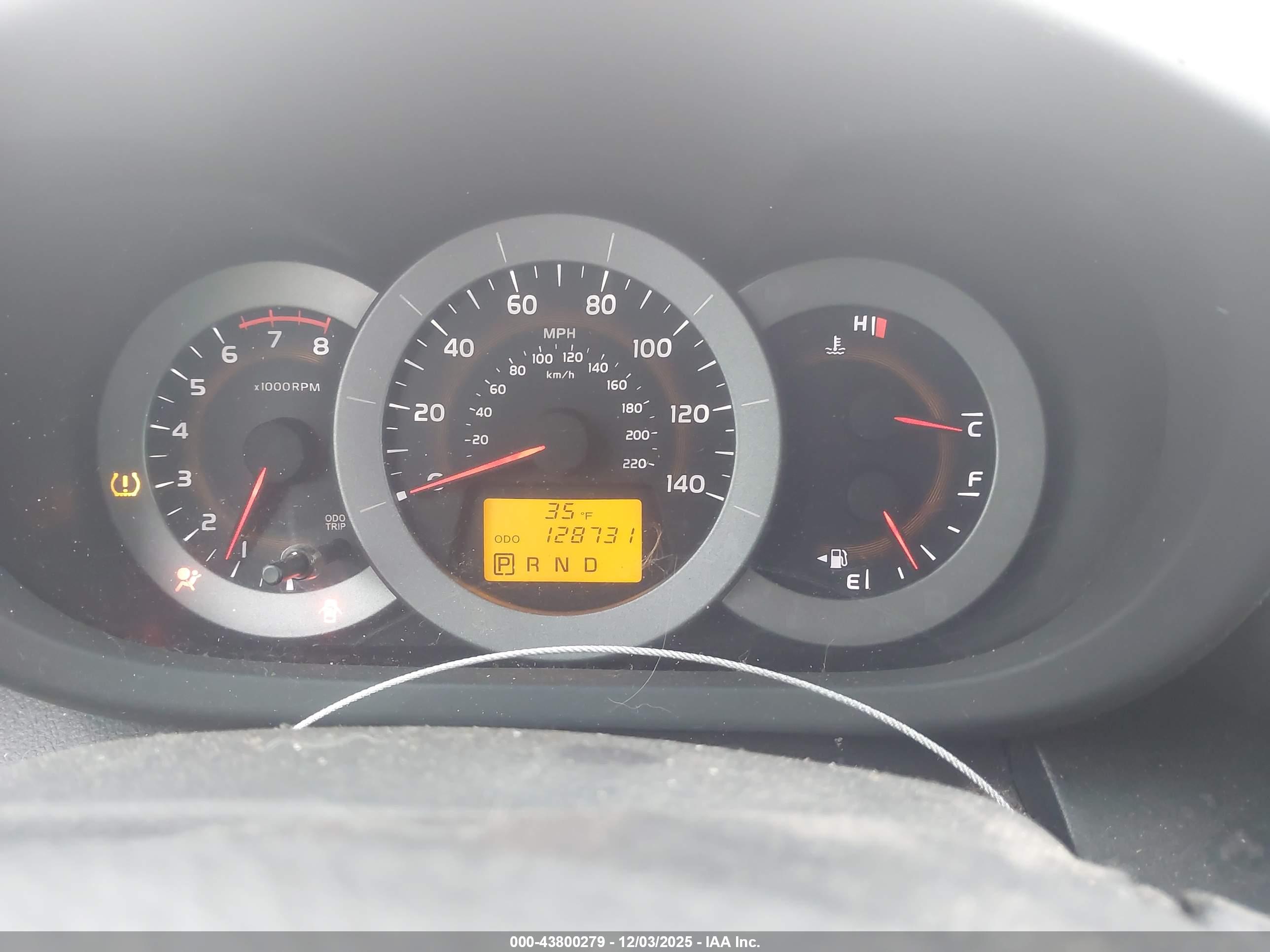 TOYOTA RAV4 image 7