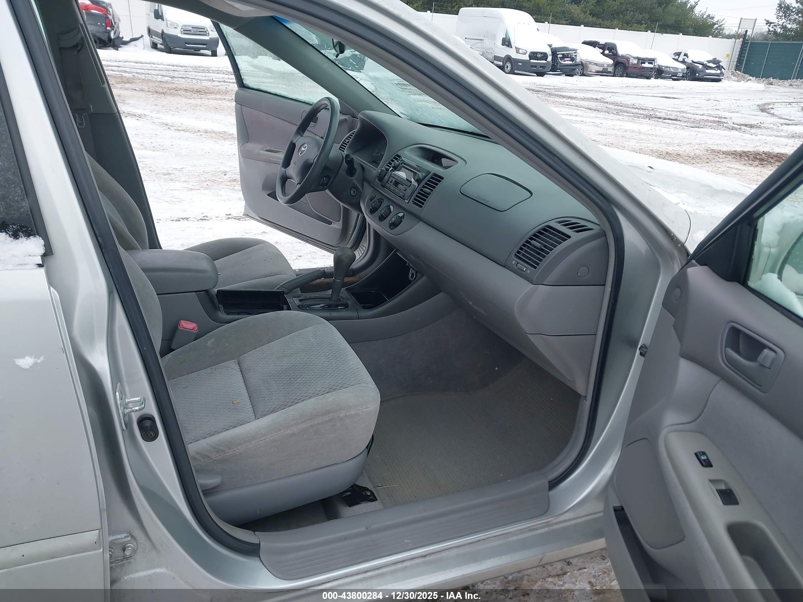 TOYOTA CAMRY image 5